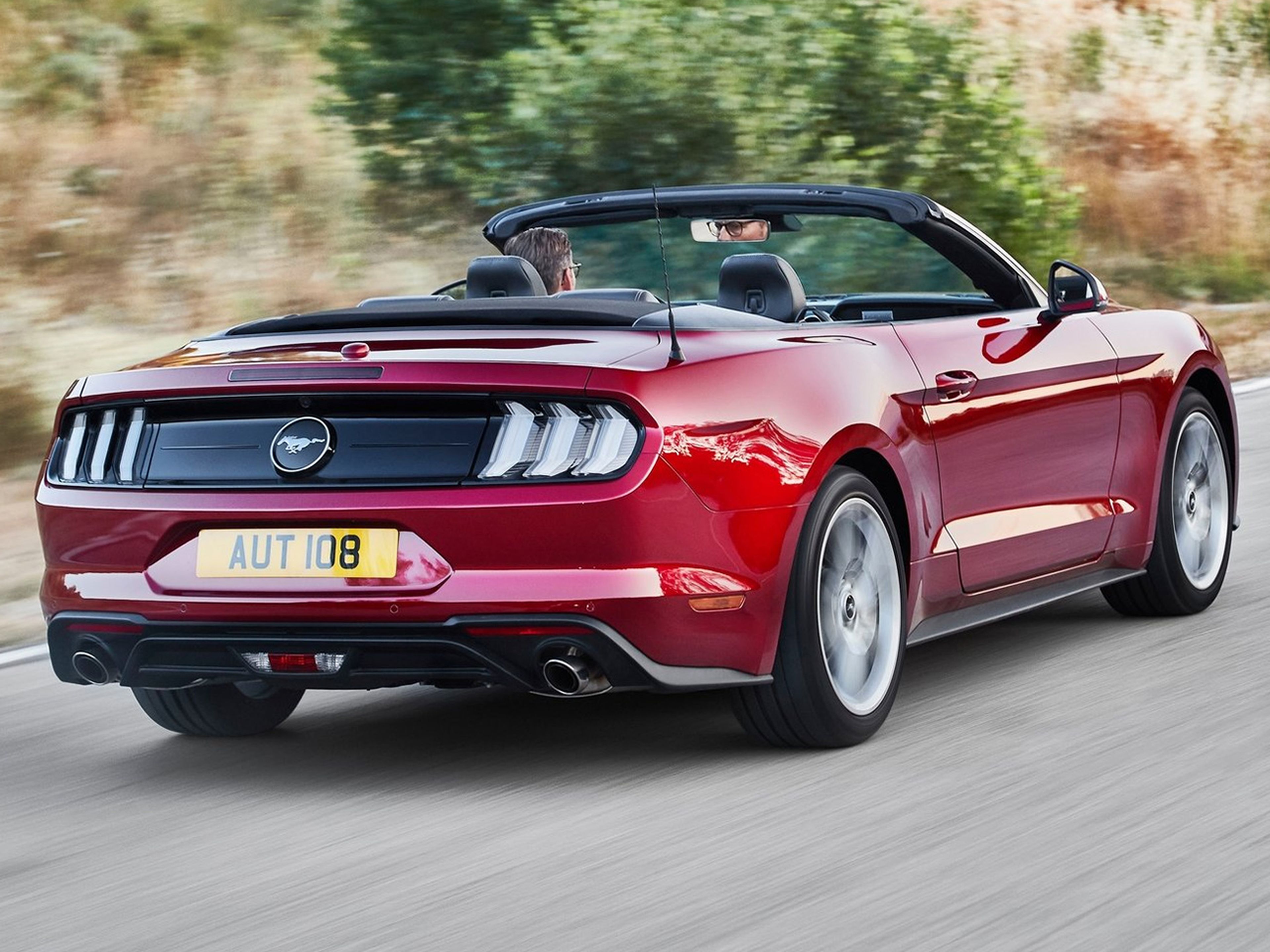 Ford-Mustang_Convertible_2018-C08