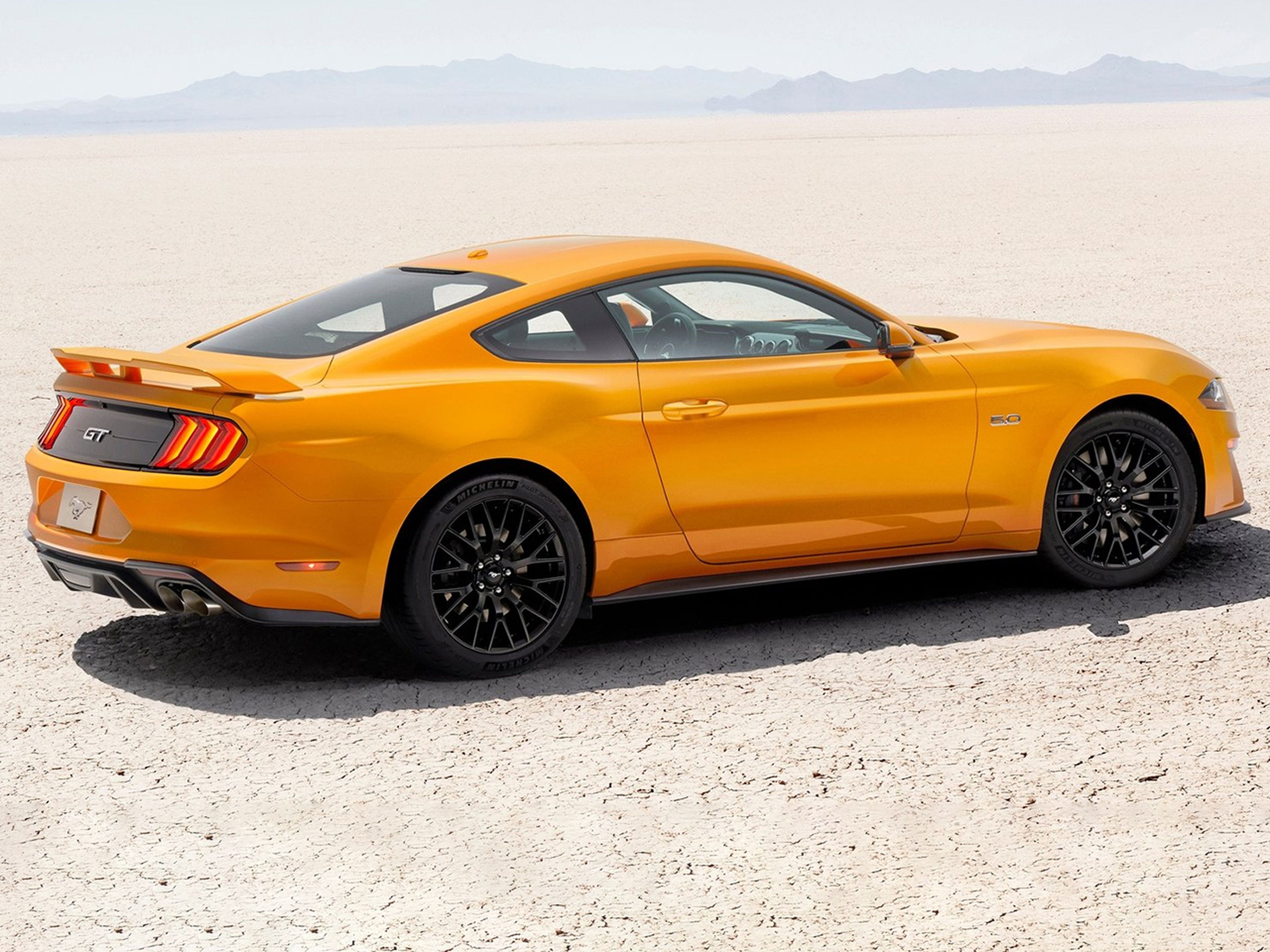 Ford-Mustang_GT-2018-C02