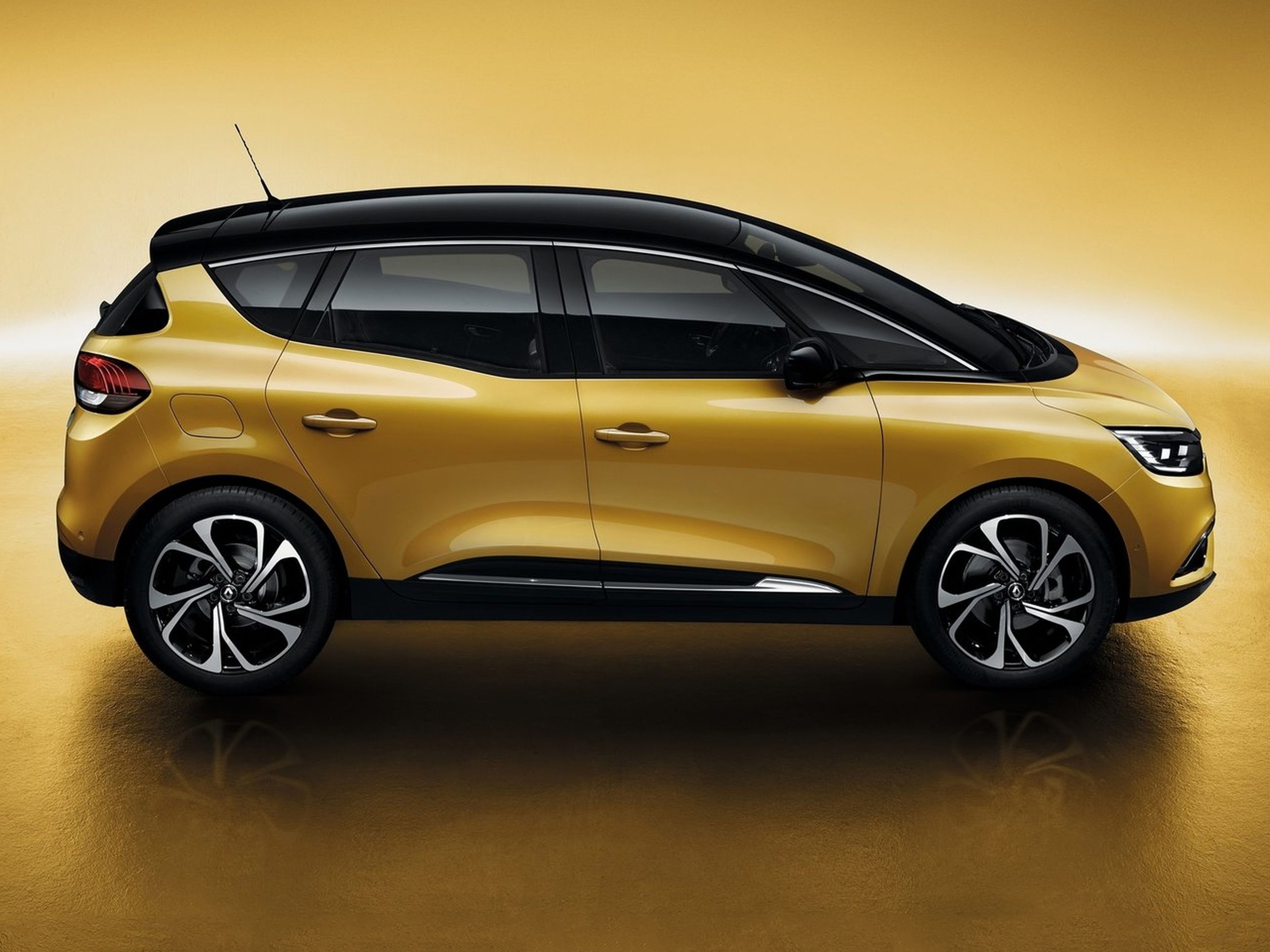 Renault-Scenic_2017_C02