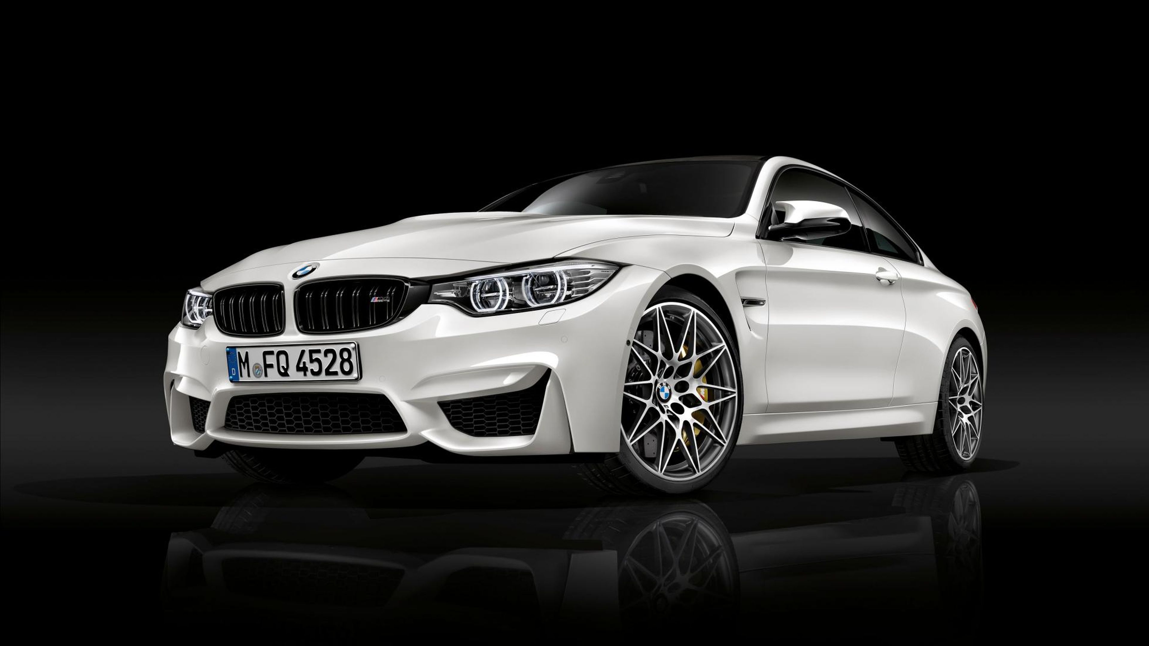 El BMW M3 y el M4 reciben novedades estéticas y de potencia.