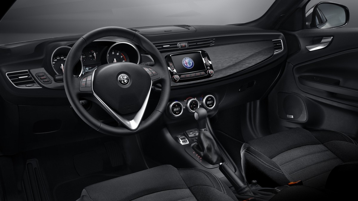 Alfa Romeo Giulietta 2016 interior Alfa Romeo Giulietta 2016