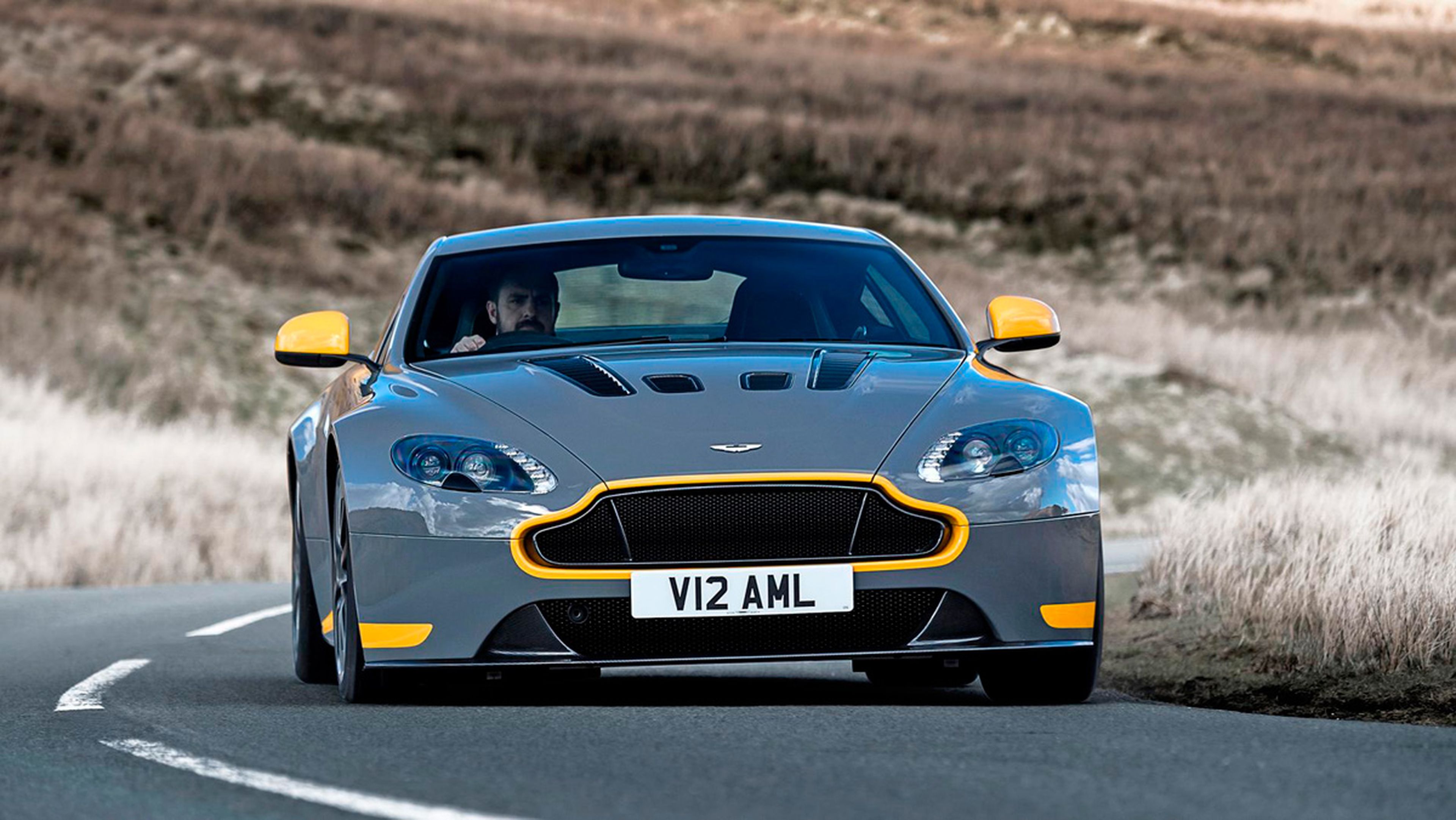 Aston Martin V12 Vantage, cambio dog leg