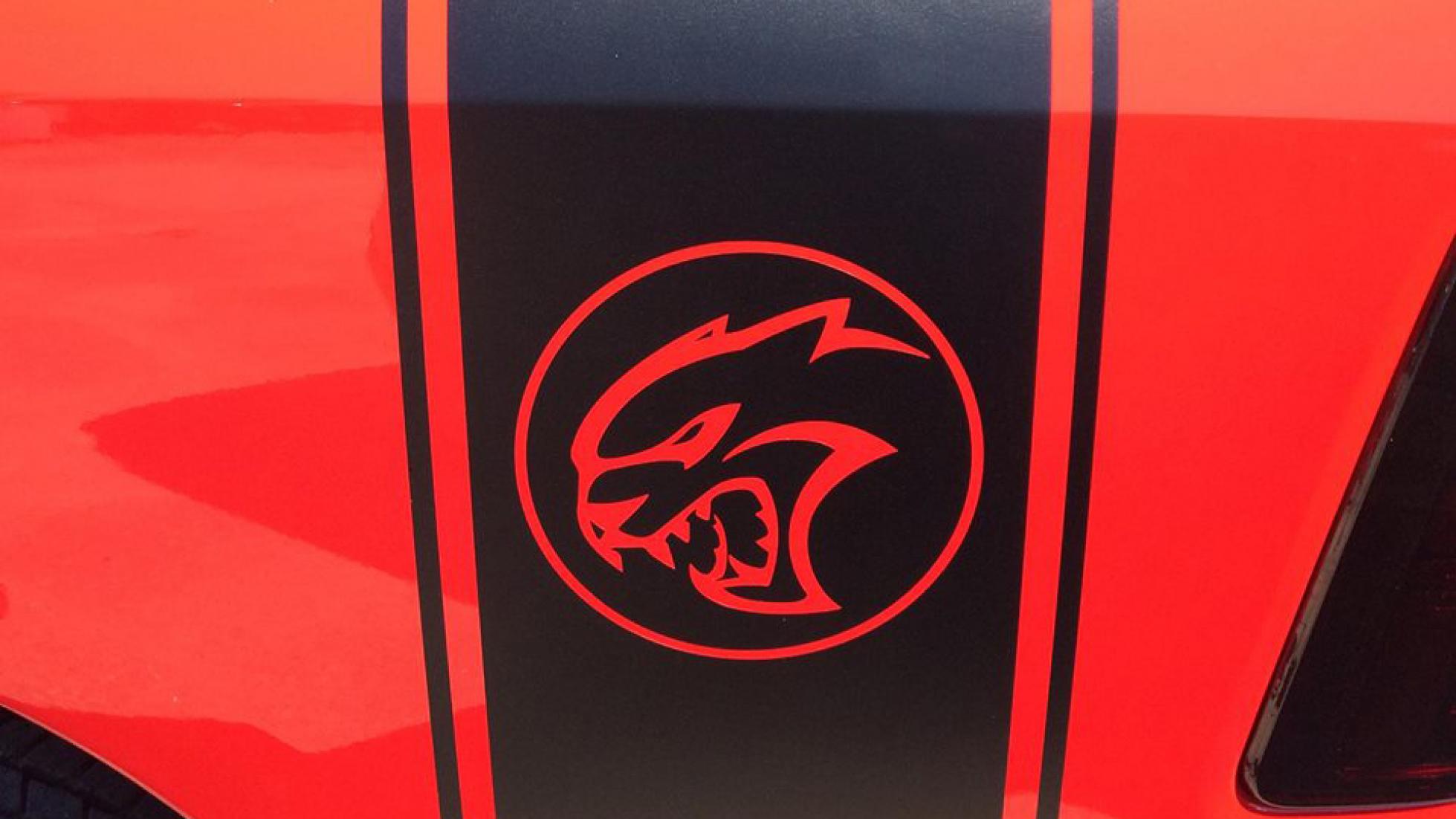 El logo Hellcat está acorde con las prestaciones del coche No muerde, pero por si acaso no lo toques
