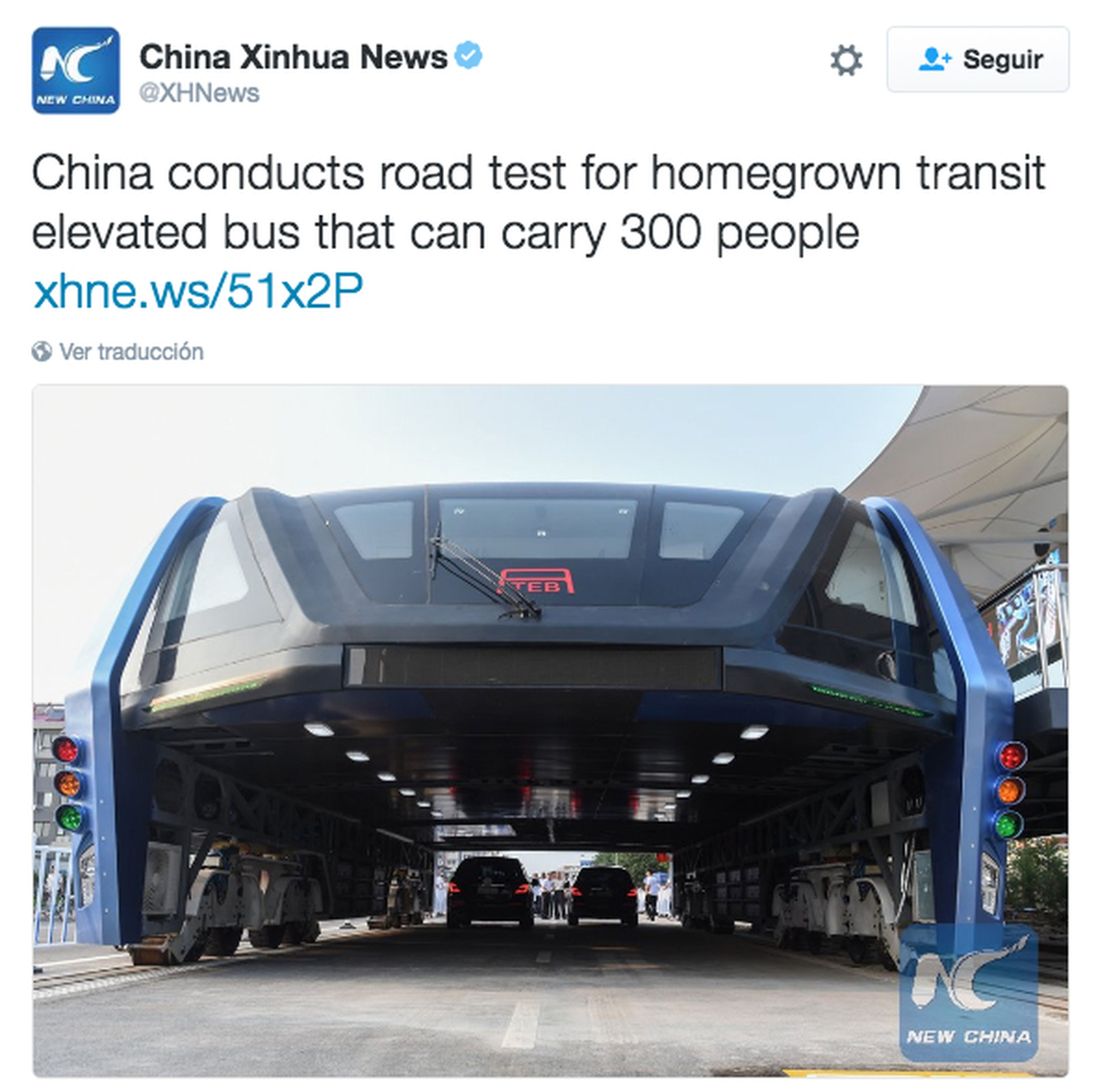 El autobús túnel de China mide 22 metros de largo