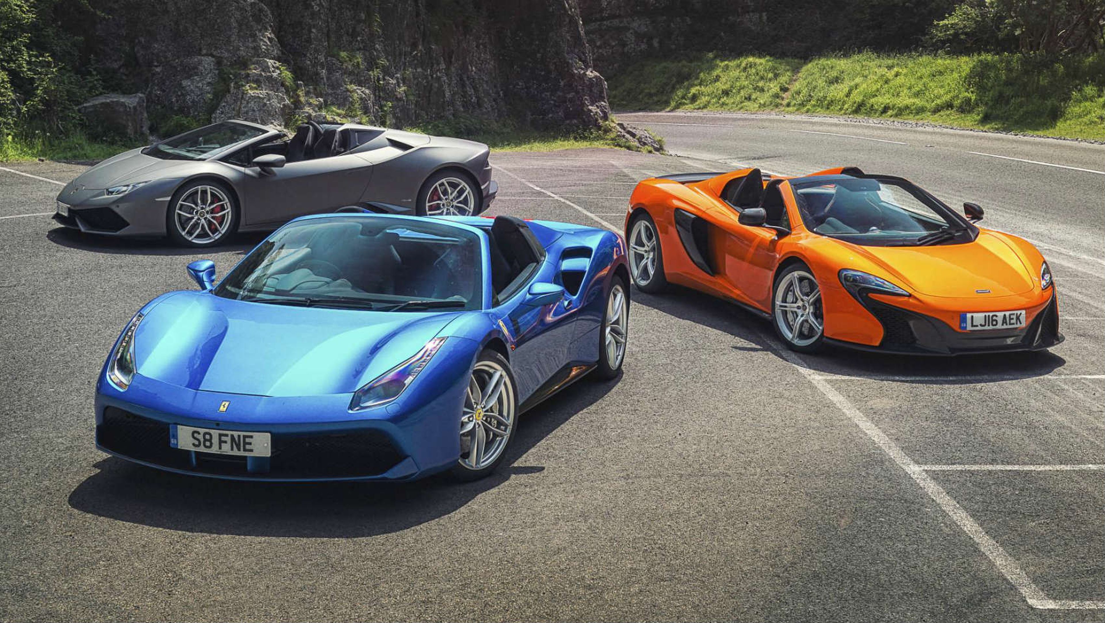 comparativa entre el Ferrari 488 Spider, el Lamborghini Huracán y el McLaren 650S Spider.