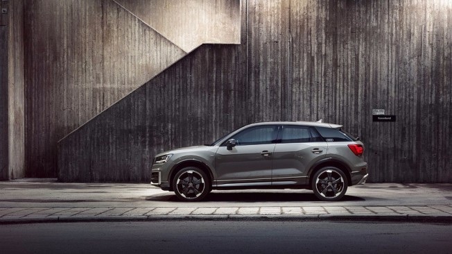 Imponente silueta del Audi Q2 que luce con gran personalidad el color gris Imponente silueta del Audi Q2 que luce con gran personalidad el color gris