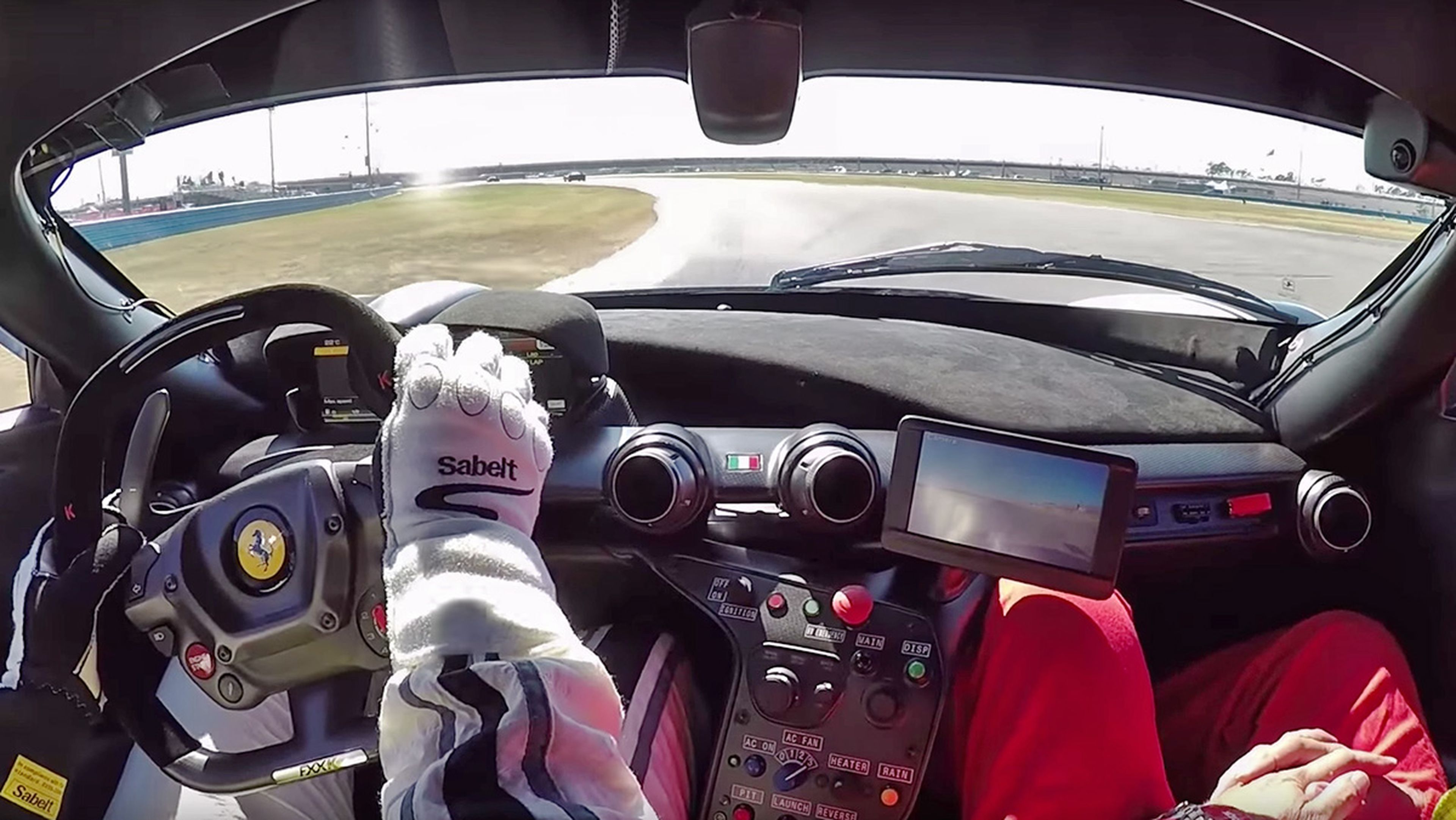 Una vuelta en Daytona a bordo del Ferrari FXXK