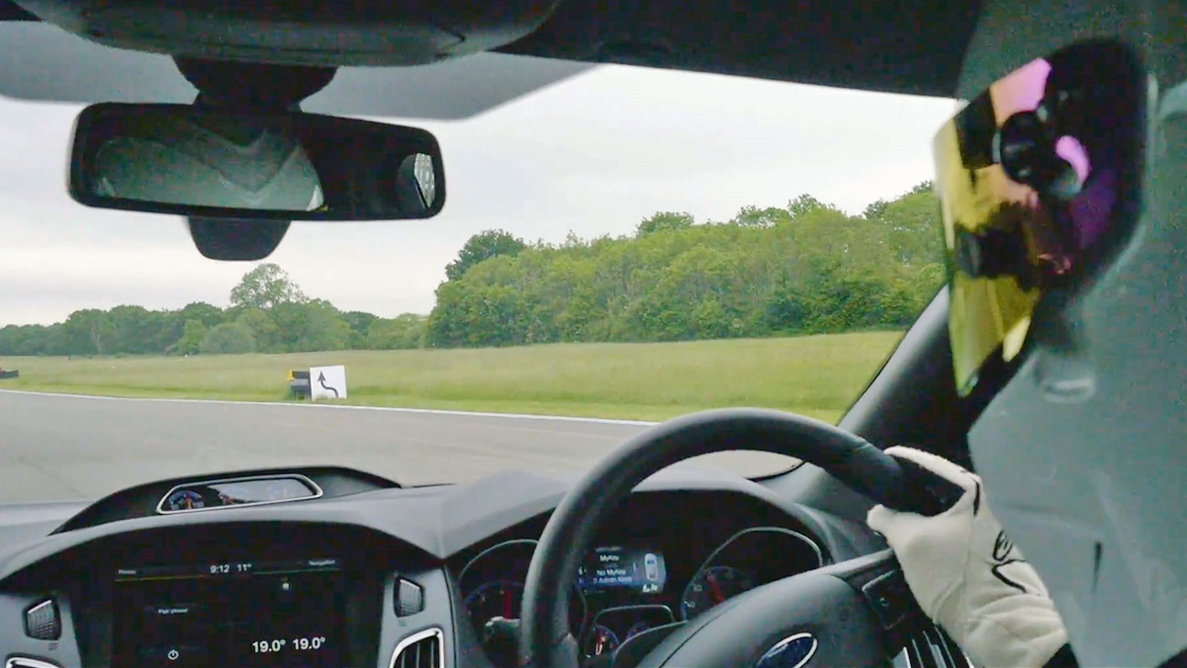 Stig exprime al Focus RS en el circuito de Top Gear