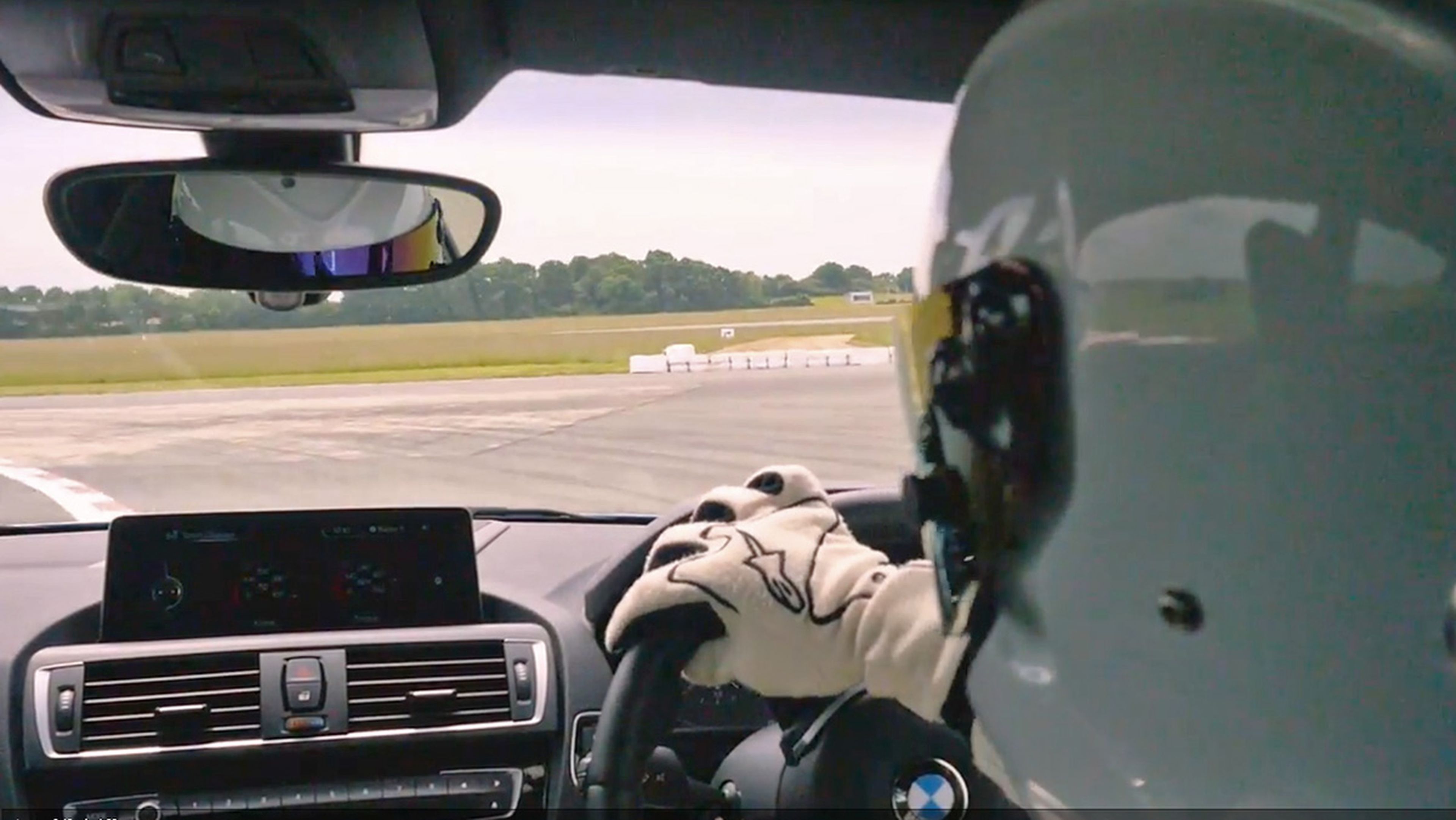 Una vuelta al circuito de Top Gear con el BMW M2... y The Stig