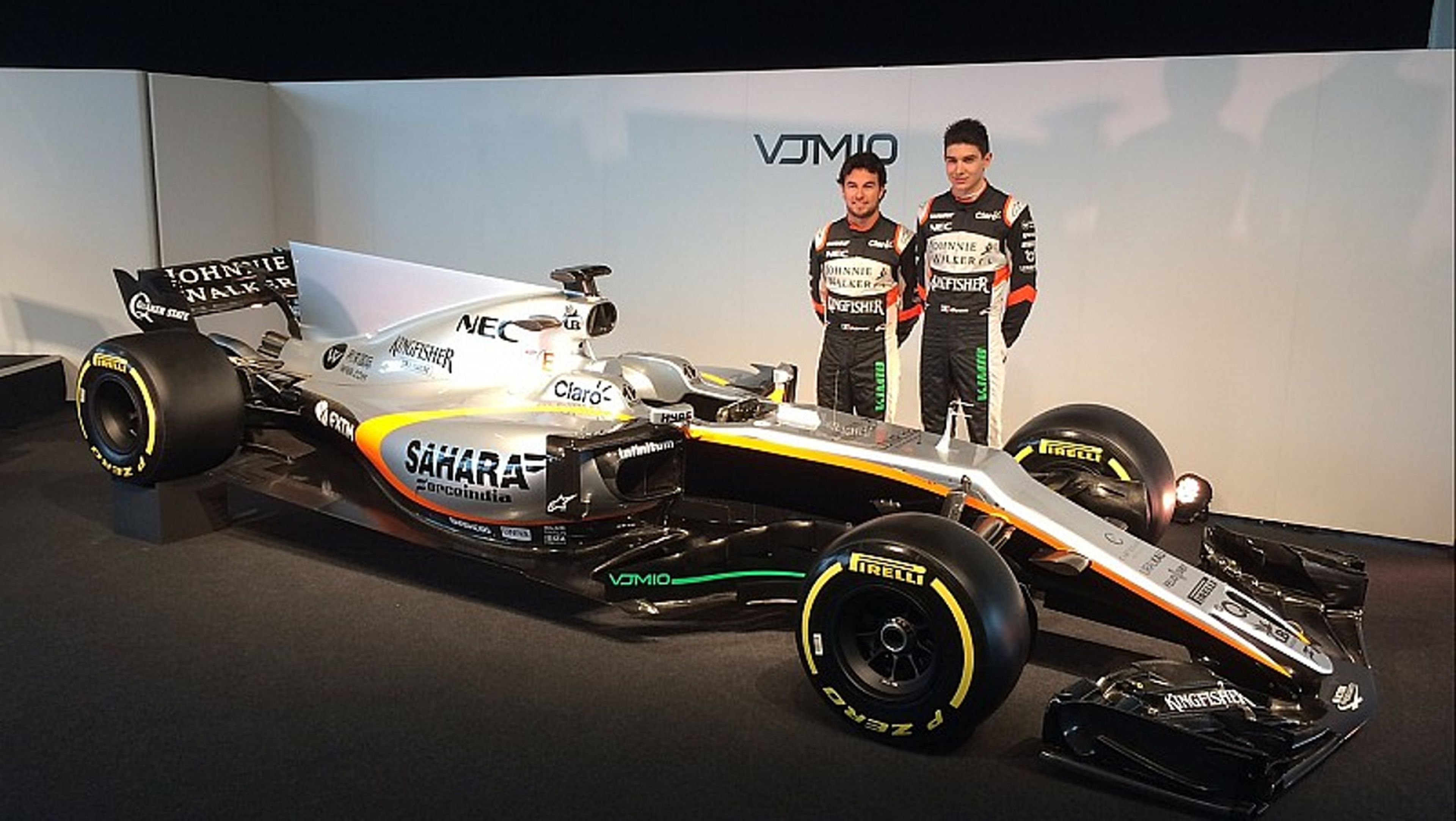 Sergio Pérez y Esteban Ocon posna junto al nuevo Force India VJM10