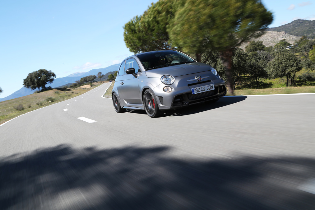 Prueba: Abarth 695 Biposto. Si Lo Quieres Y Puedes, Debes