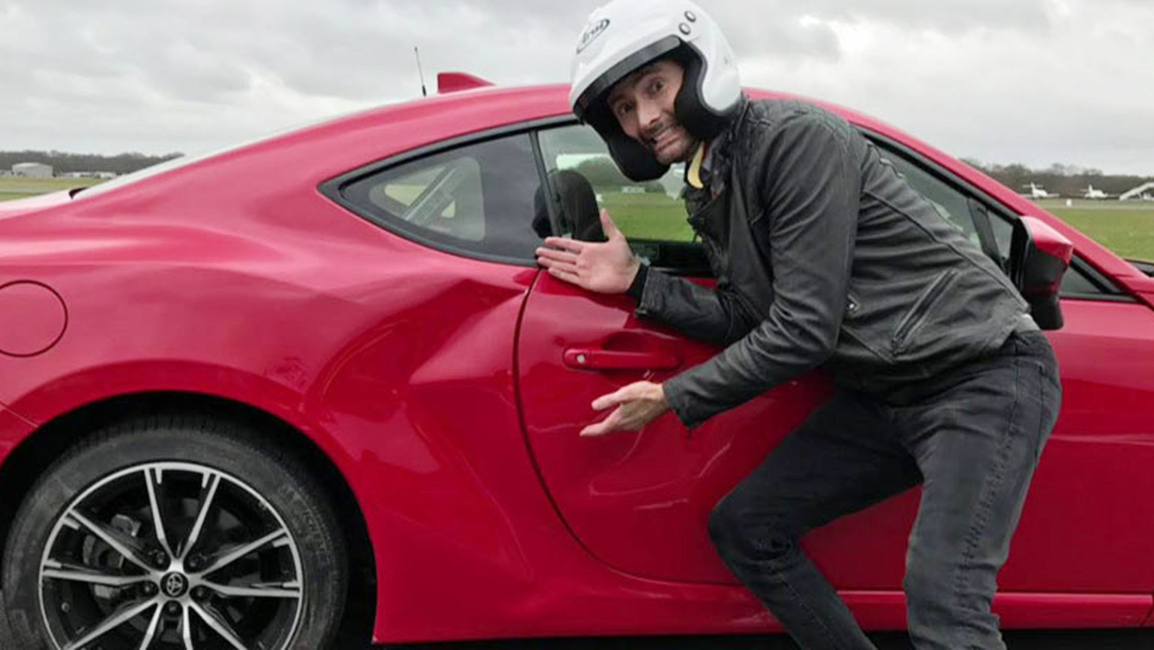 Un actor estrella el coche de precio razonable de Top Gear