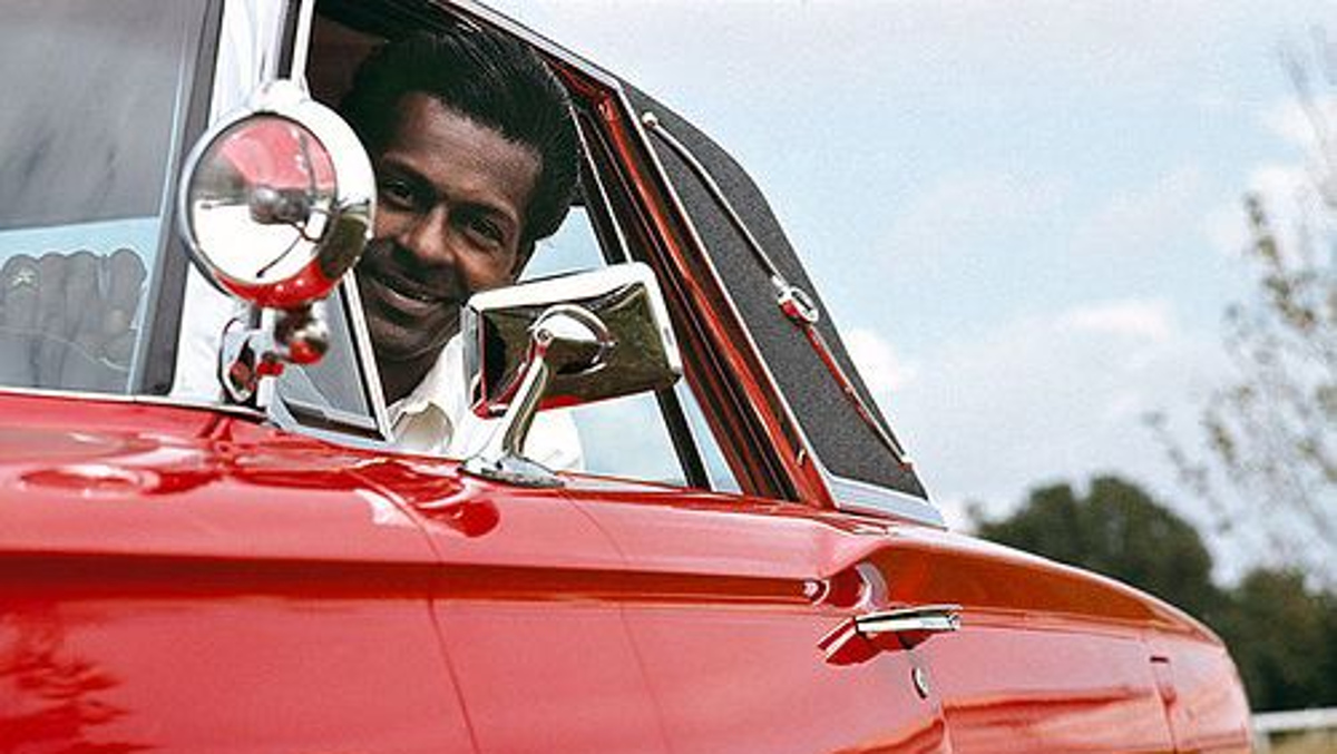 Chuck Berry en su Ford Thunderbird del 64 Chuck Berry en su Ford Thunderbird del 64