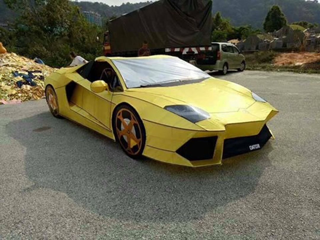 Lamborghini Aventador papel