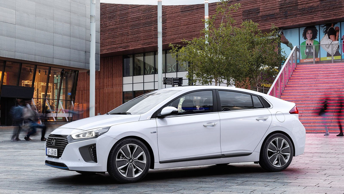 Los rivales del Kuga 2017 más locos que puedes encontrar - Hyundai Ioniq Los rivales del Kuga 2017 más locos que puedes encontrar - Hyundai Ioniq