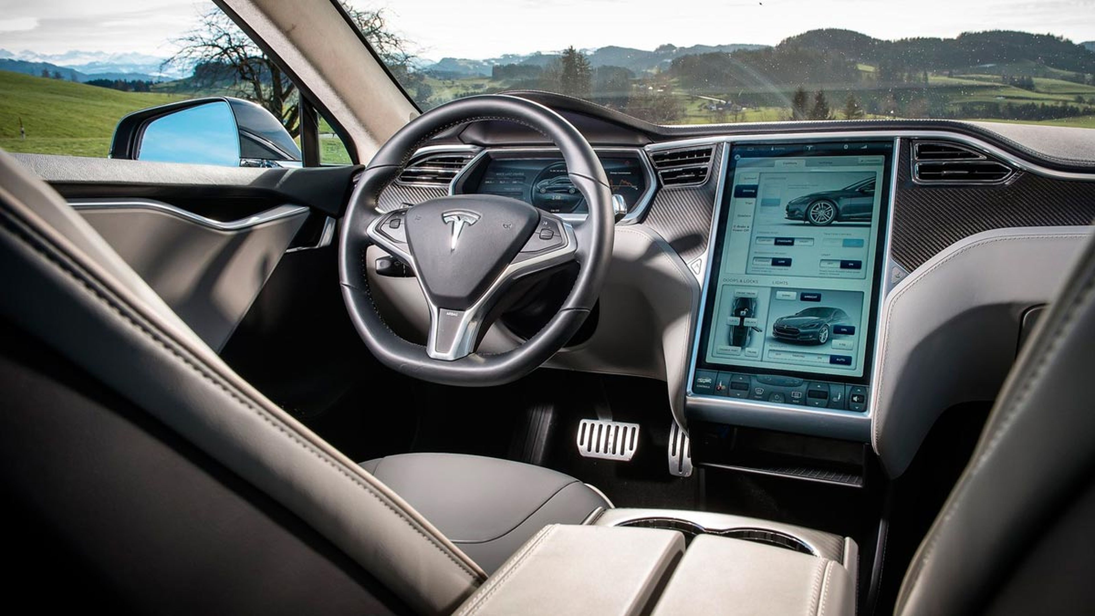 Tesla Model S interior atasco