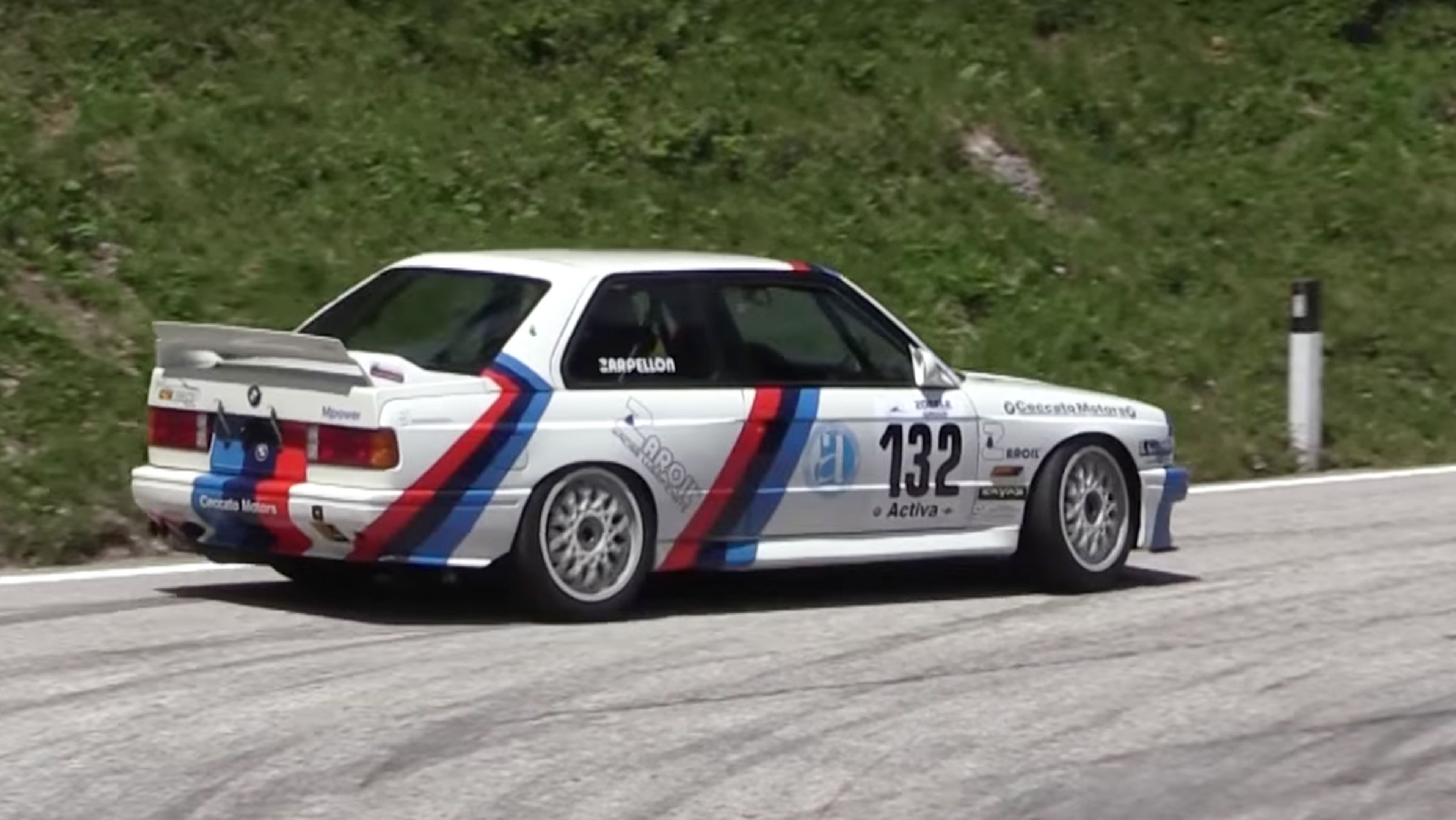 Disfruta de estos BMW M3 E30 en una subida de montaña