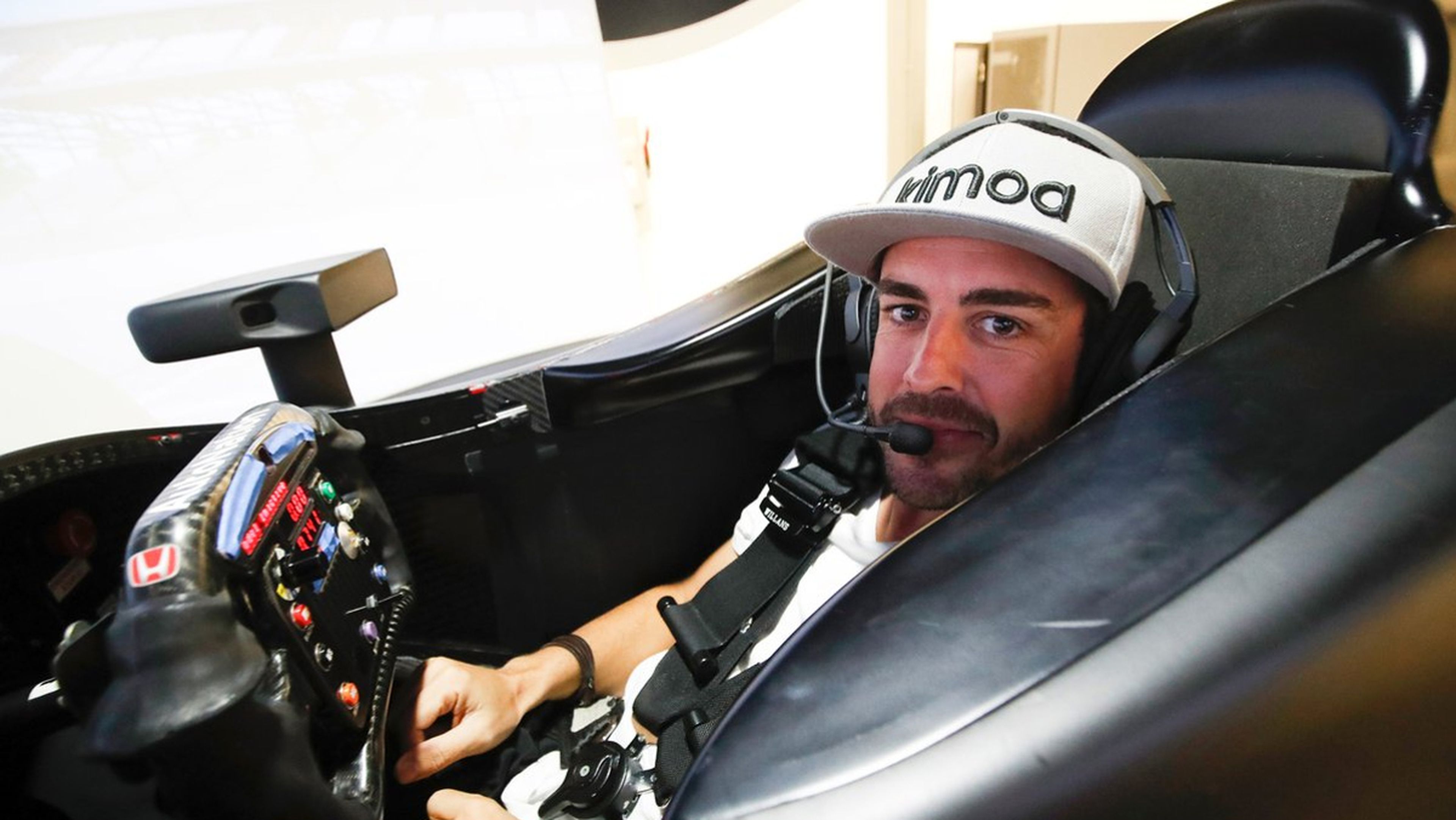 Fernando Alonso en el simulador de Honda IndyCar