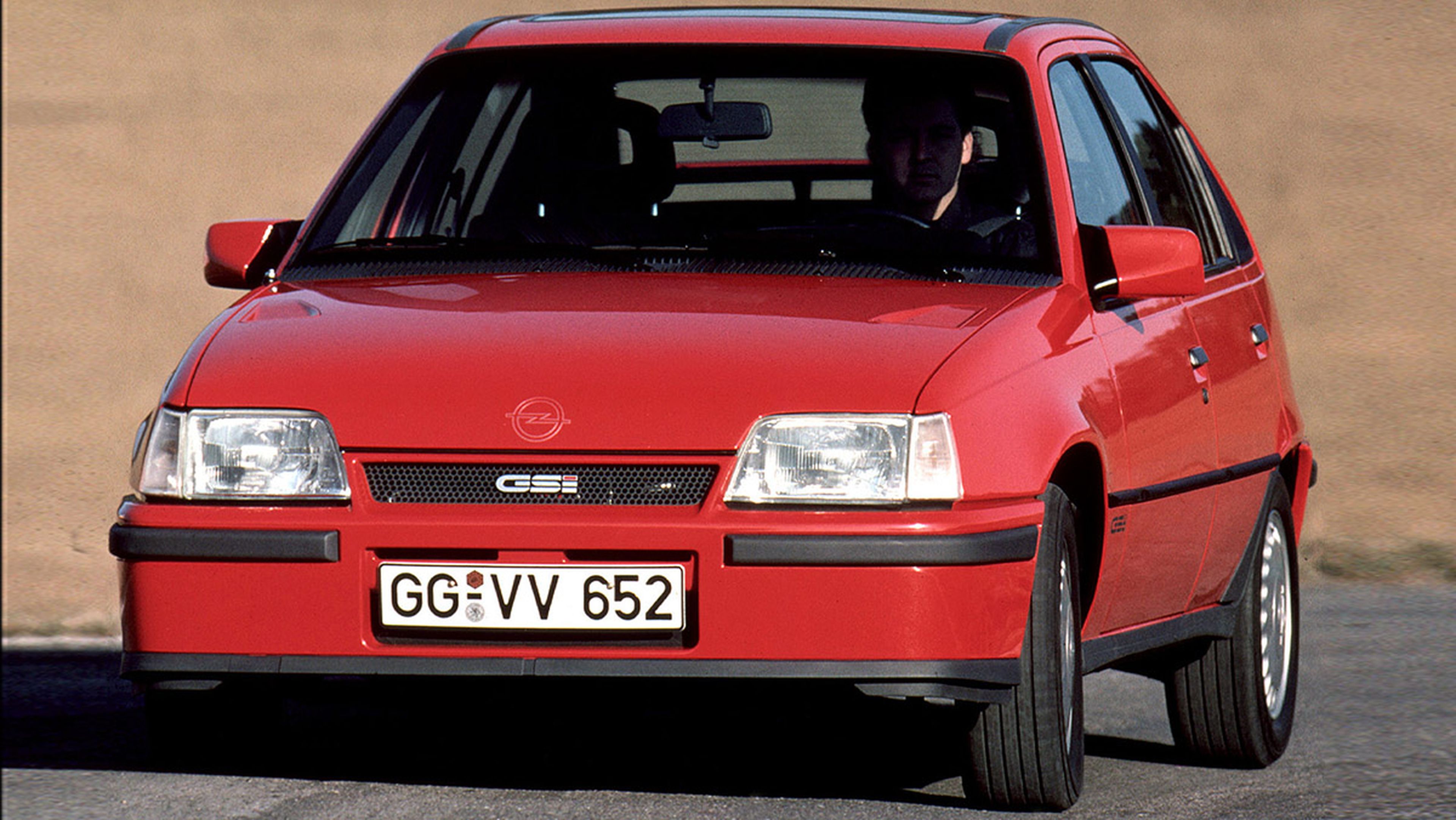 Llega el Opel Kadett GSi 2.0 en 1986... ¡ahora con cinco puertas!