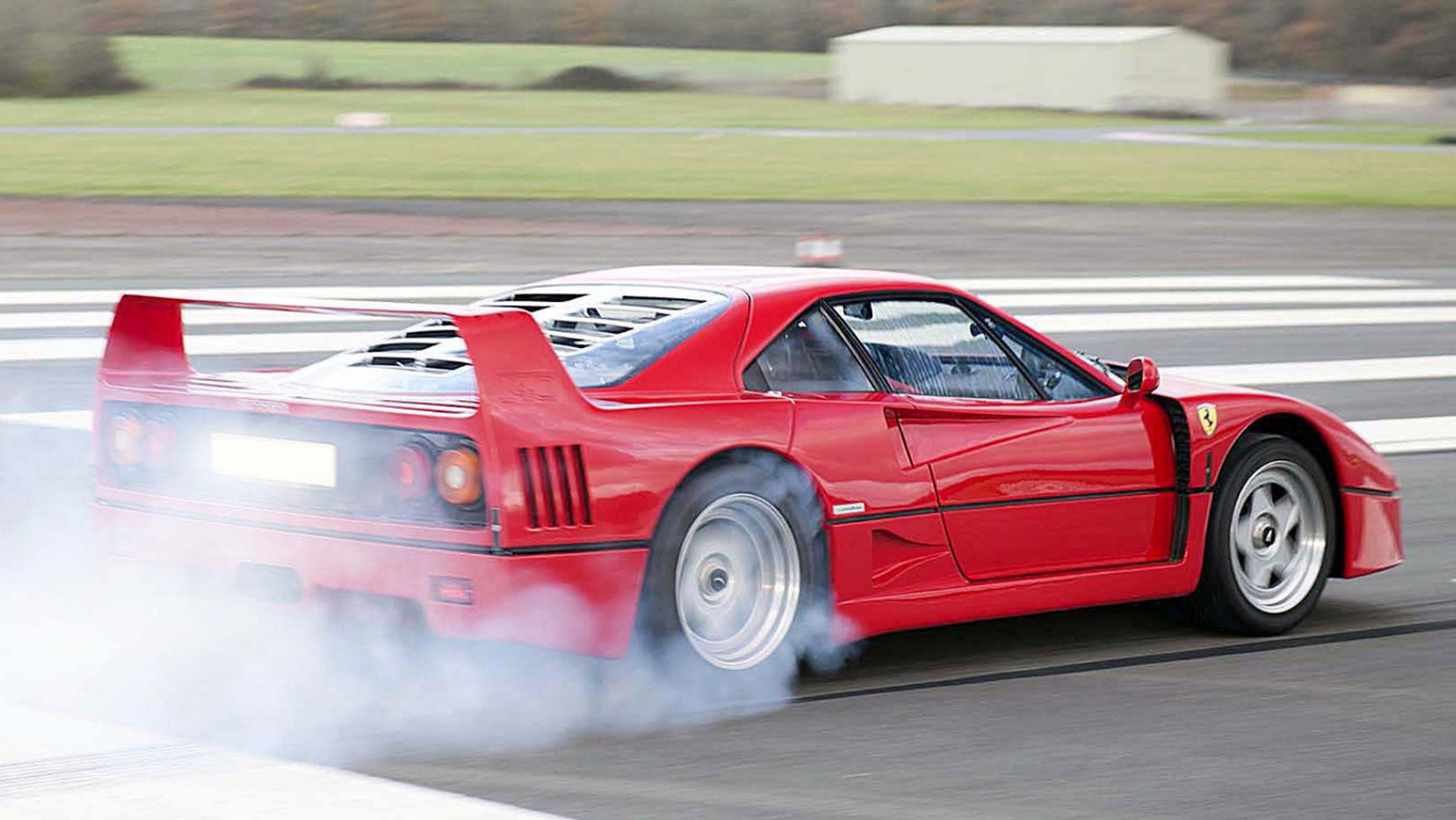 Ferrari F40 quemando rueda