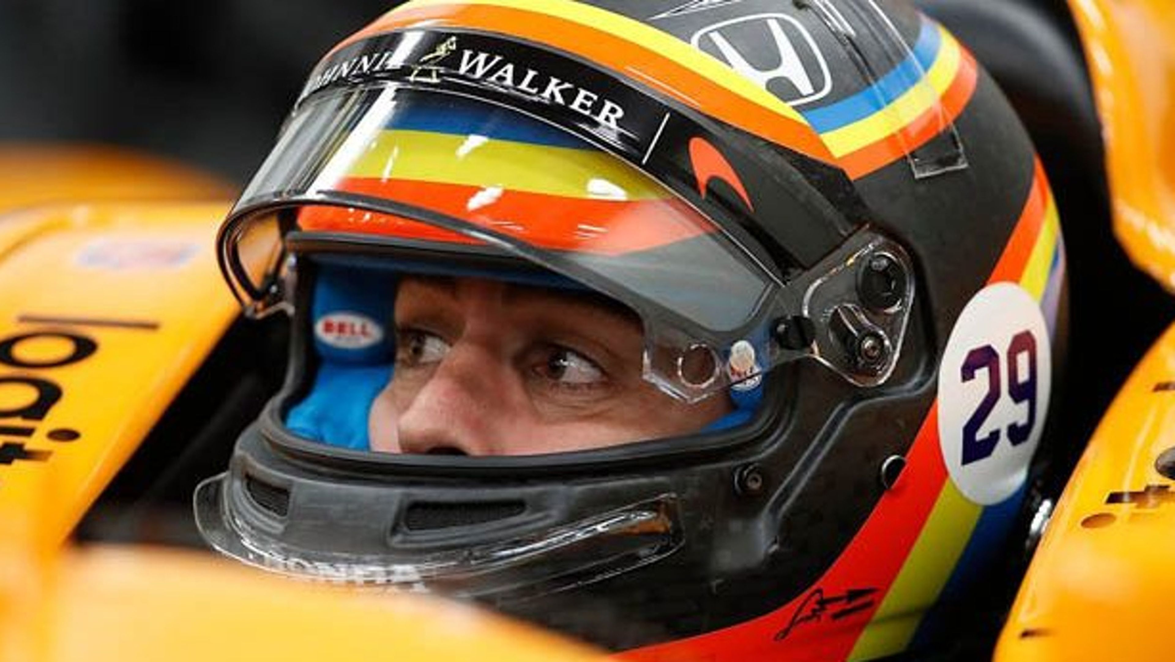 Fernando Alonso en su McLaren de la Indy 500