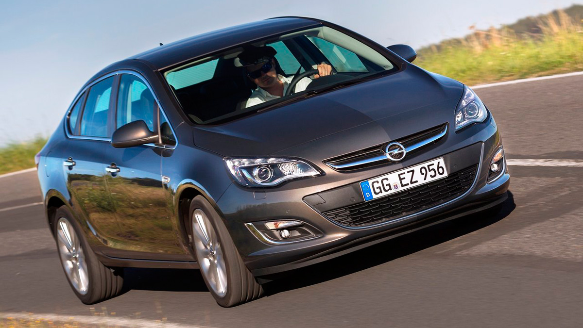 Rivales Mercedes Clase A Concept: Opel Astra Sedán (II) Rivales Mercedes Clase A Concept: Opel Astra Sedán (II)