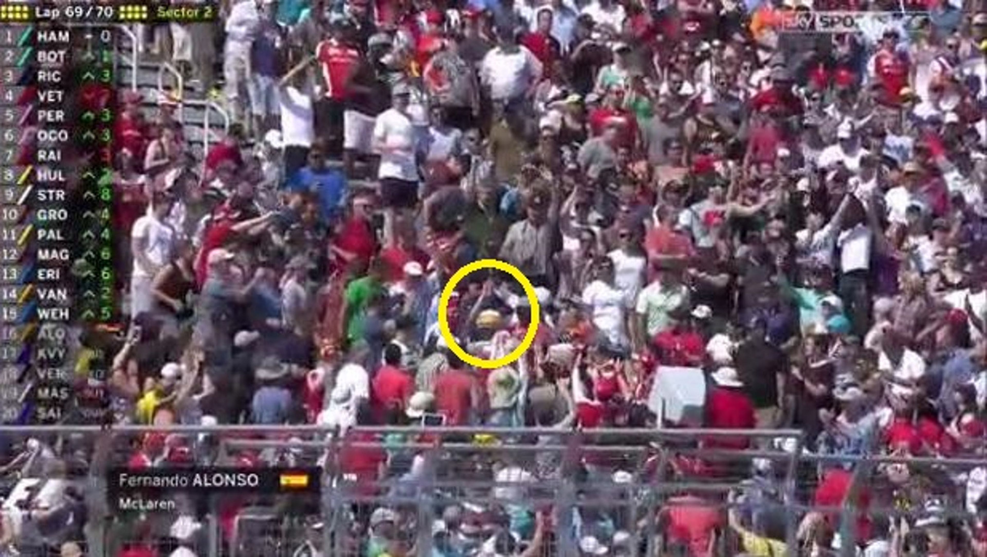 Baño de multitudes de Alonso en la grada de Canadá F1 2017