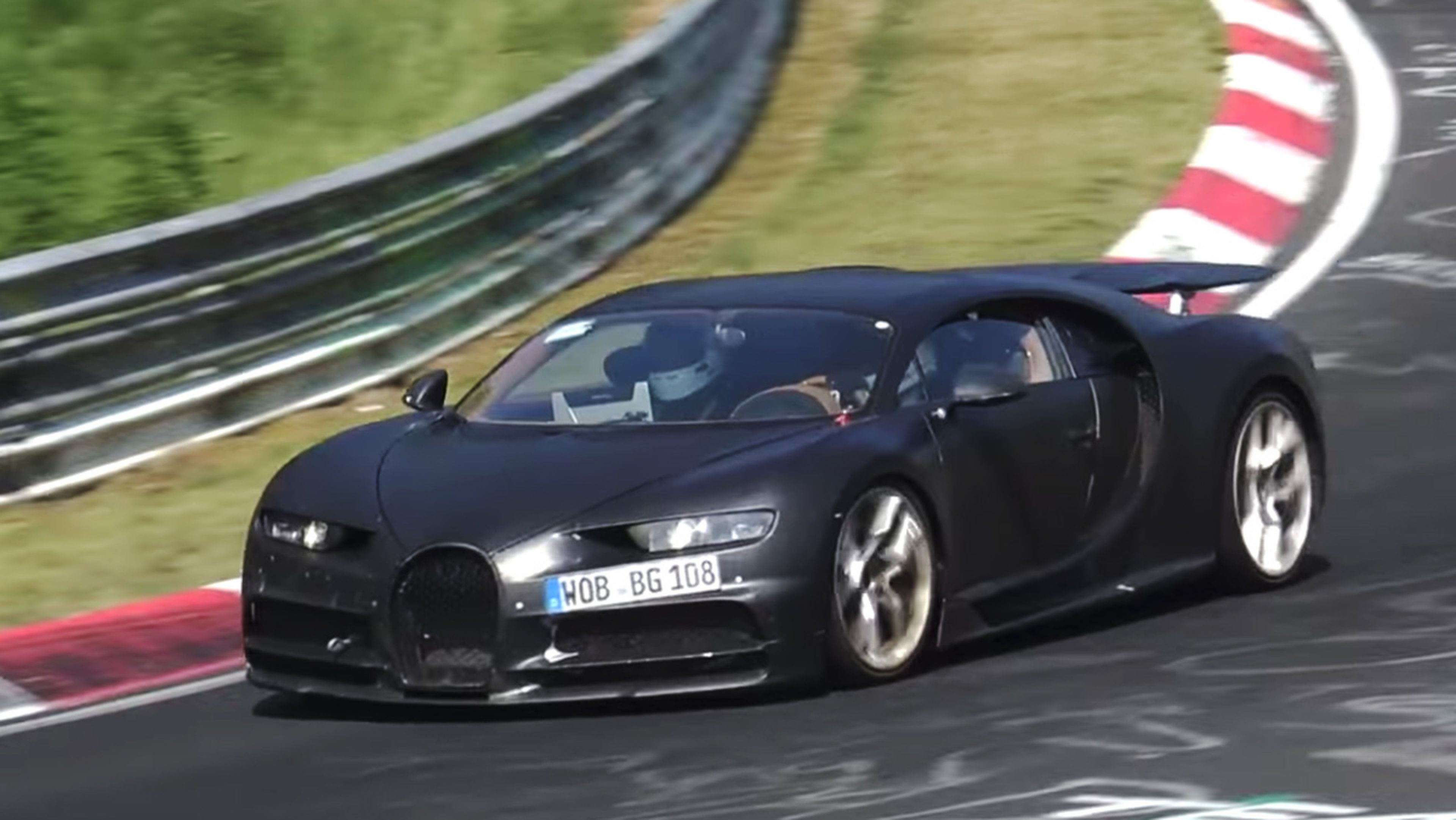 Un Bugatti Chiron rodando en Nürburgring