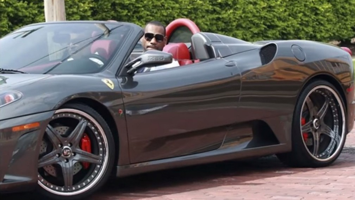 Cómo mola la flota de coches de LeBron James! Cómo mola la flota de coches de LeBron James!