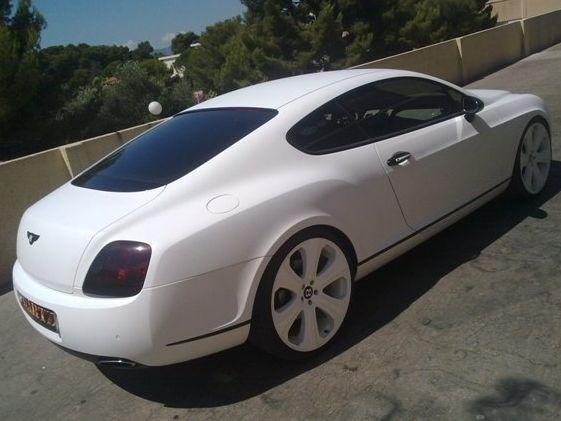 Este es el Bentley Continental GT de James Este es el Bentley Continental GT de James