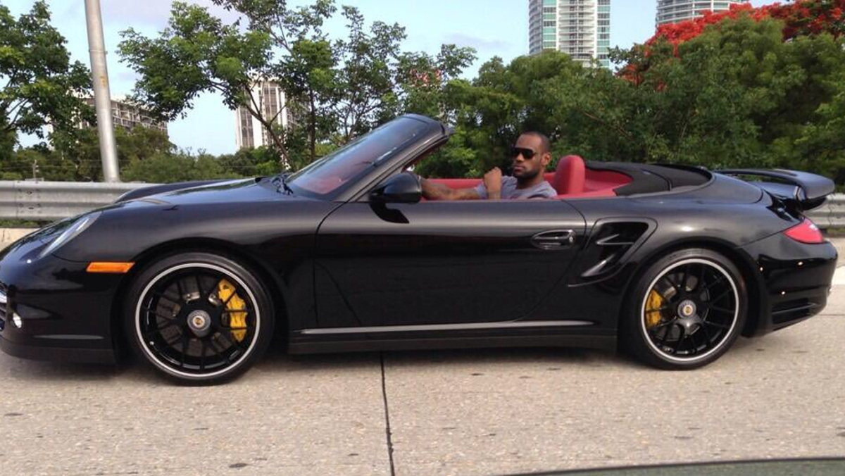 LeBron James a lomos de su 911 Turbo LeBron James a lomos de su 911 Turbo
