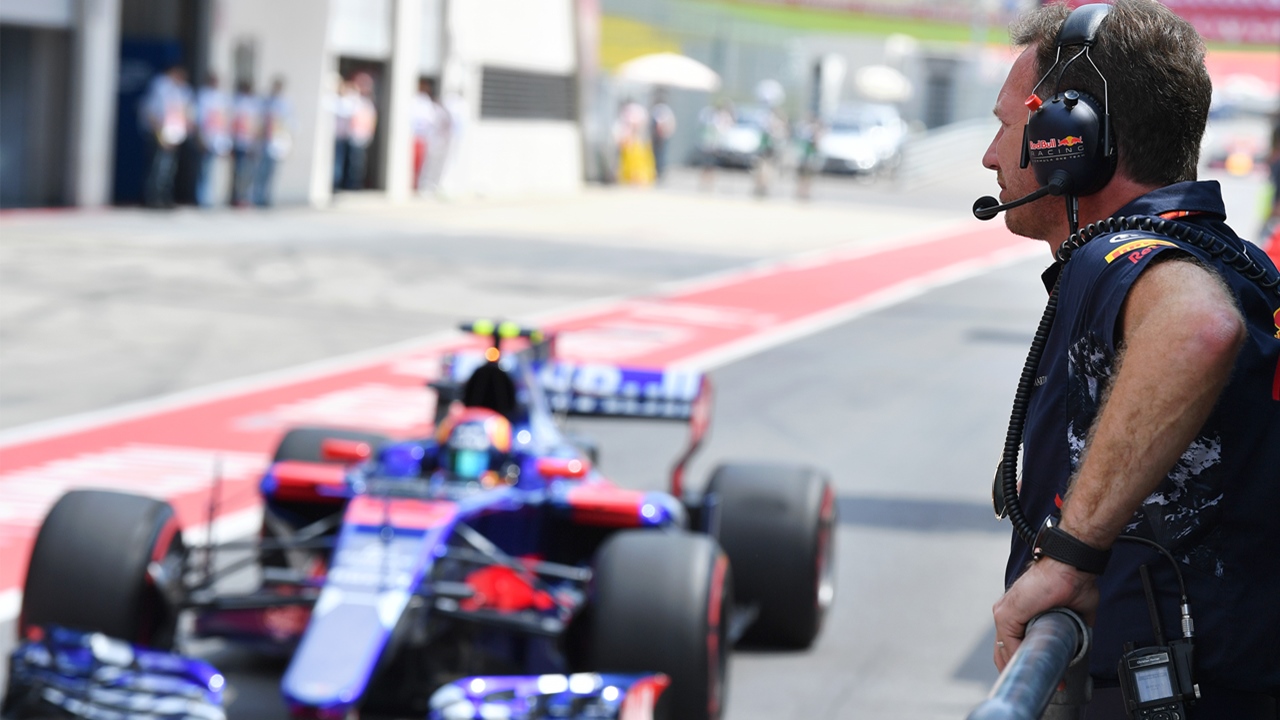 Christian Horner ve pasar a Carlos Sainz Christian Horner ve pasar a Carlos Sainz