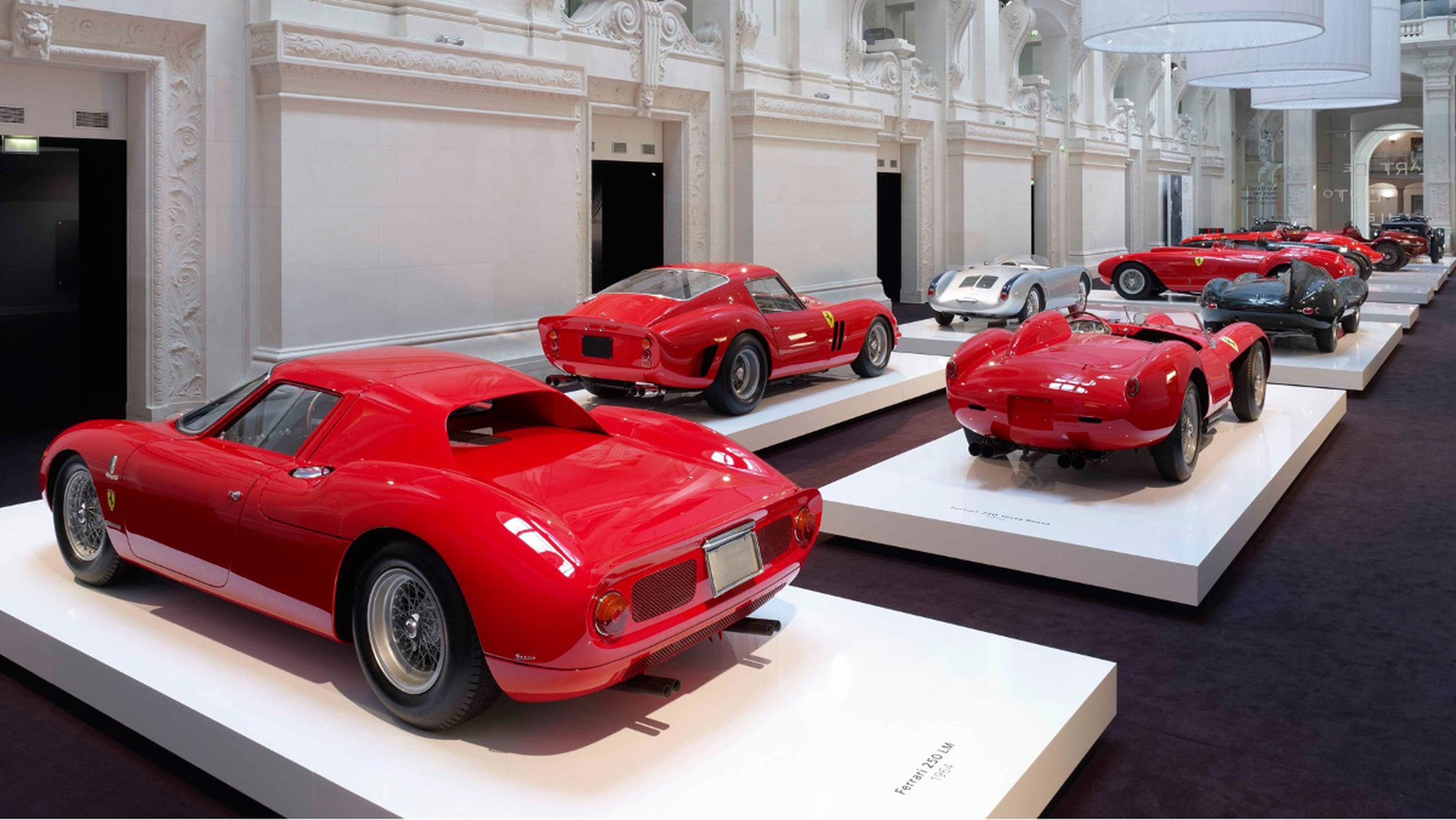 Los coches rojos de Ralph Lauren en París