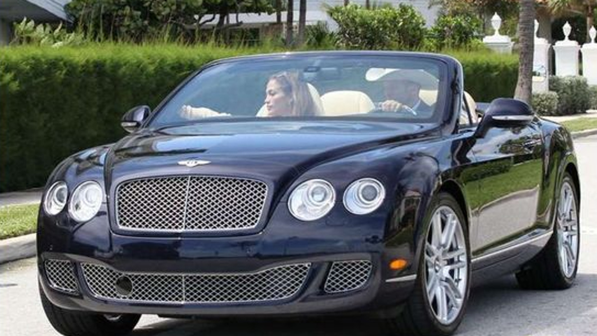 Jason Statham en compañía de Jennifer López y su Continental GTC Jason Statham en compañía de Jennifer López y su Continental GTC