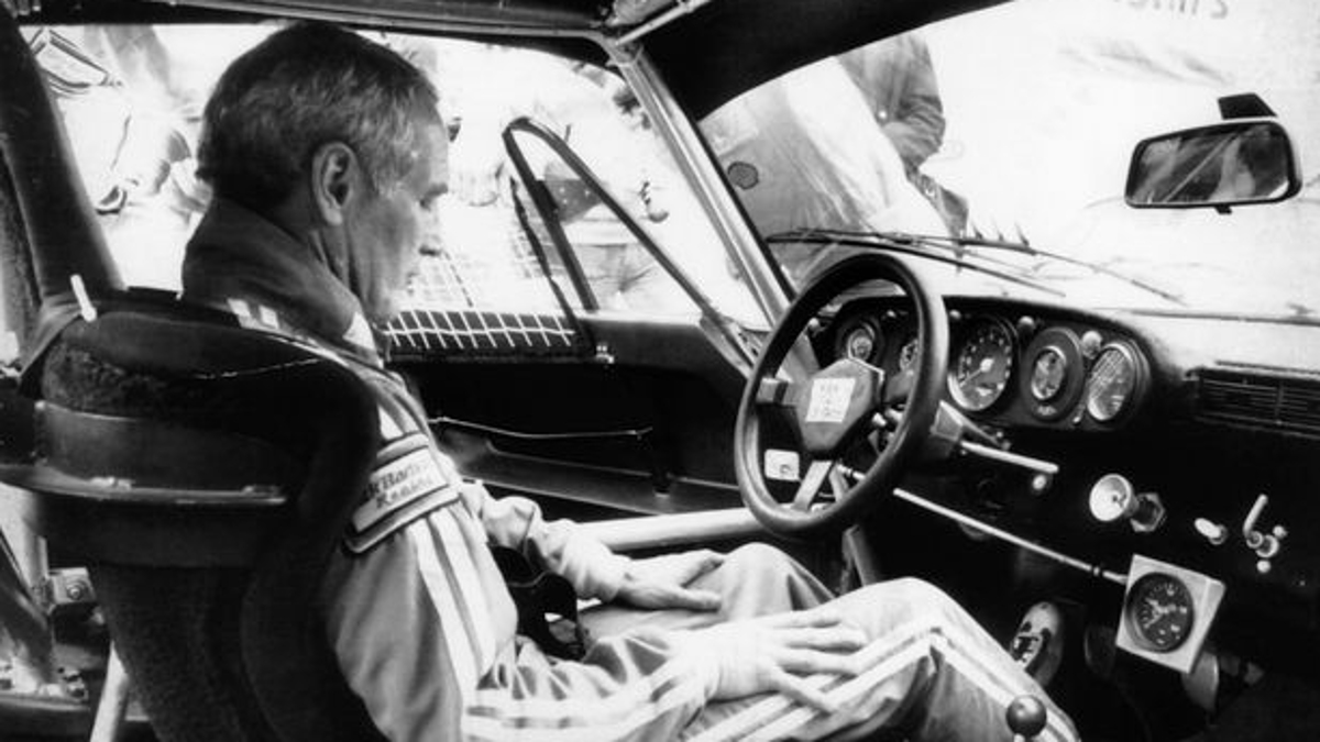 Paul Newman concentrándose en Le Mans 1979 Paul Newman concentrándose en Le Mans 1979