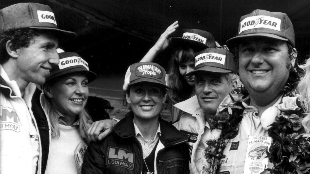 Paul Newman en el podio de Le Mans 1979 Paul Newman en el podio de Le Mans 1979
