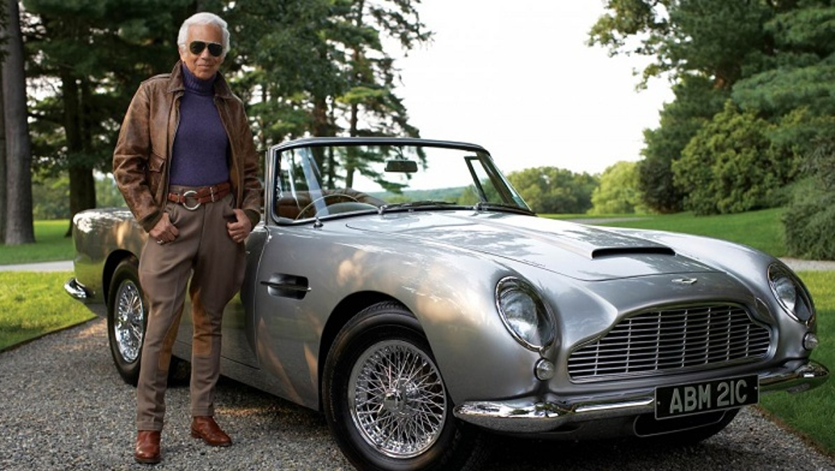Ralph Lauren posa con su precioso Aston Martin Ralph Lauren posa con su precioso Aston Martin 