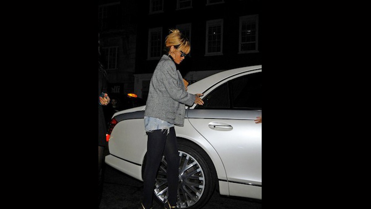 Rihanna en un Maybach en Londres Rihanna en un Maybach en Londres