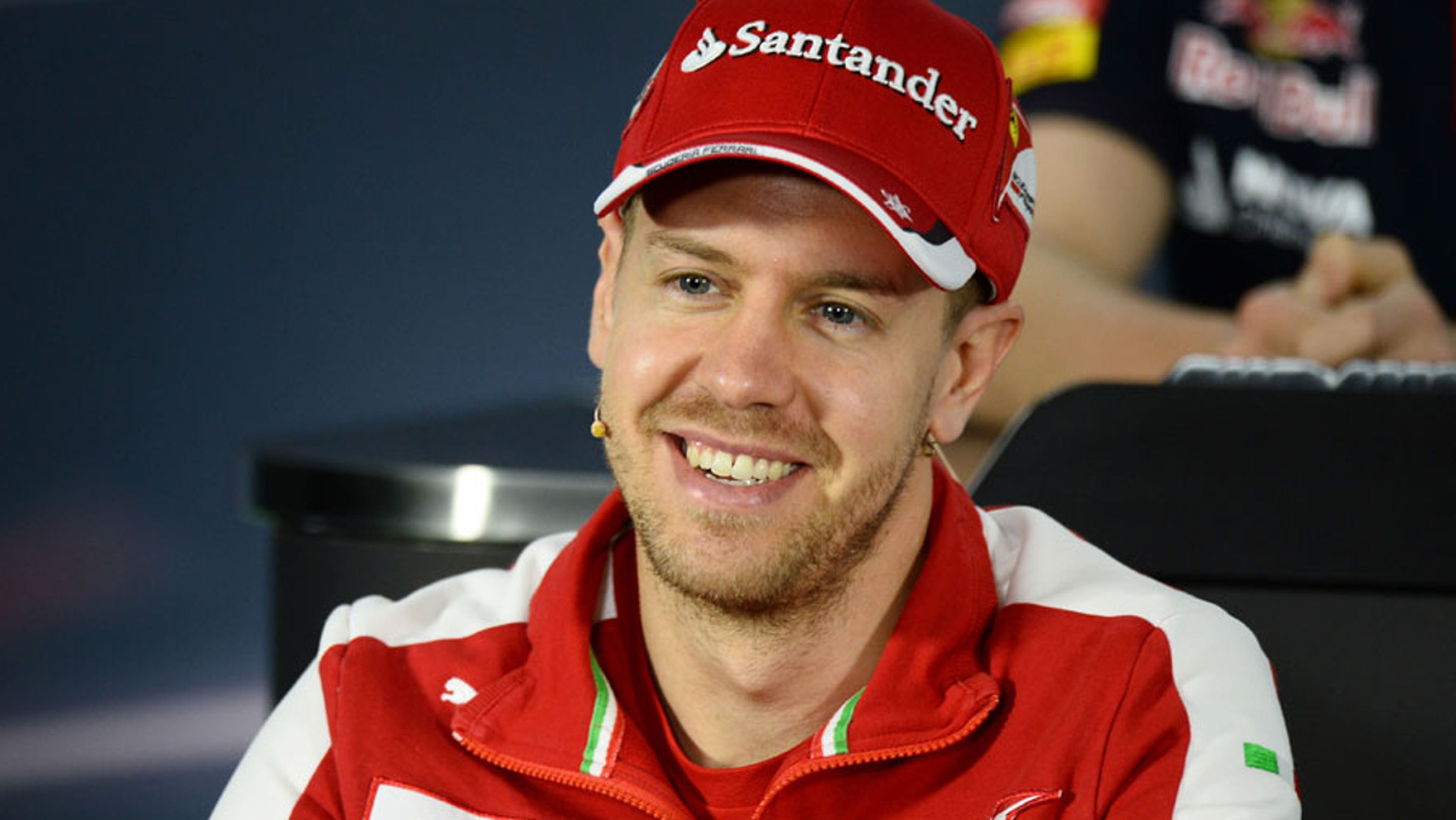 Vettel se va de rositas tras el 'perdón' de la FIA