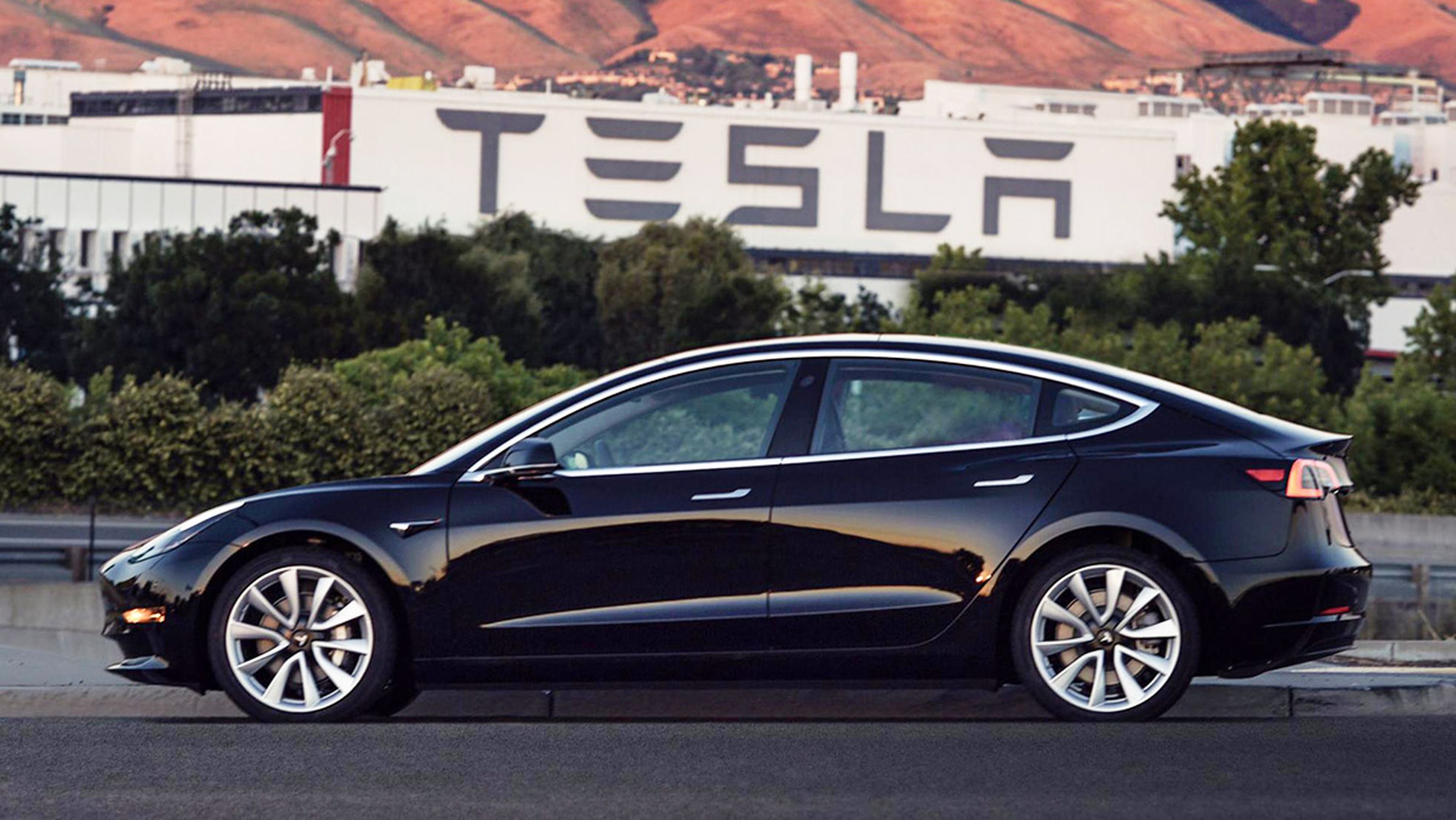 ¡Ya está listo el primer Tesla Model 3!