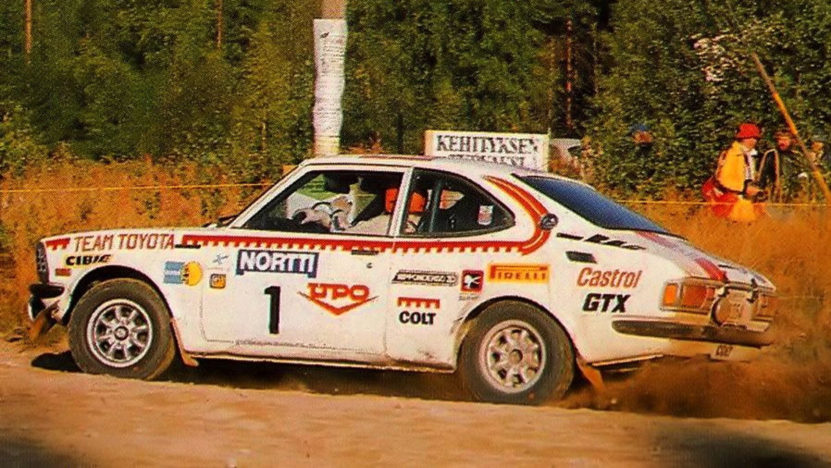 Mikkola a lomos de su Corolla 1.6 en 1975 Mikkola a lomos de su Corolla 1.6 en 1975
