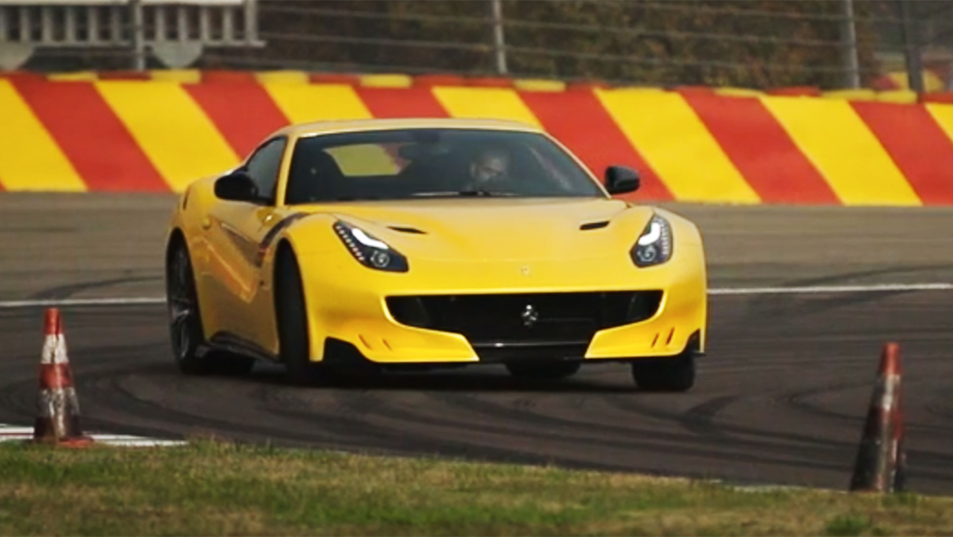 Las 5 mejores pruebas de Ferrari hechas por Chris Harris - F12 tdf