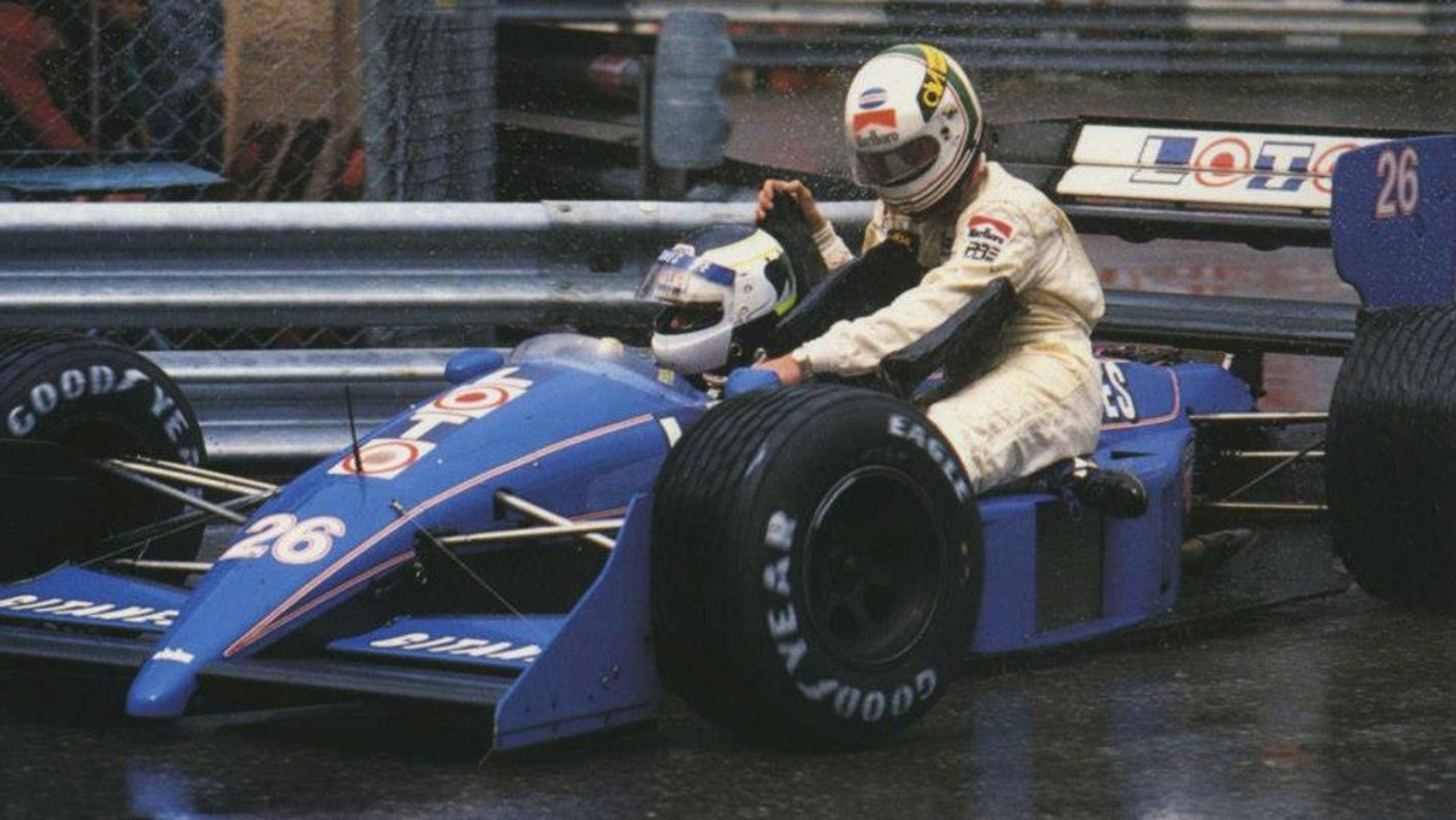 De Cesaris (Rial-Ford ARC1) y Stefan Johansson (LOTO Ligier-Judd JS31) en Mónaco 1988