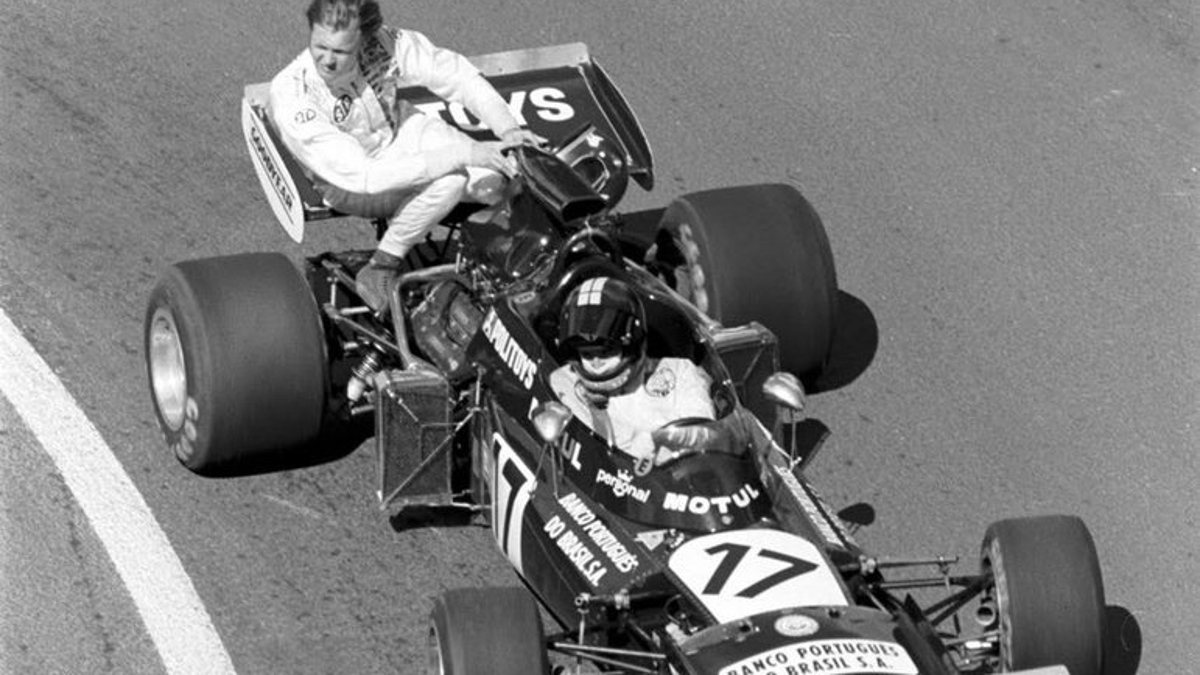 Jose Carlos Pace transporta a Ronnie Peterson en Francia 1972 Jose Carlos Pace transporta a Ronnie Peterson en Francia 1972