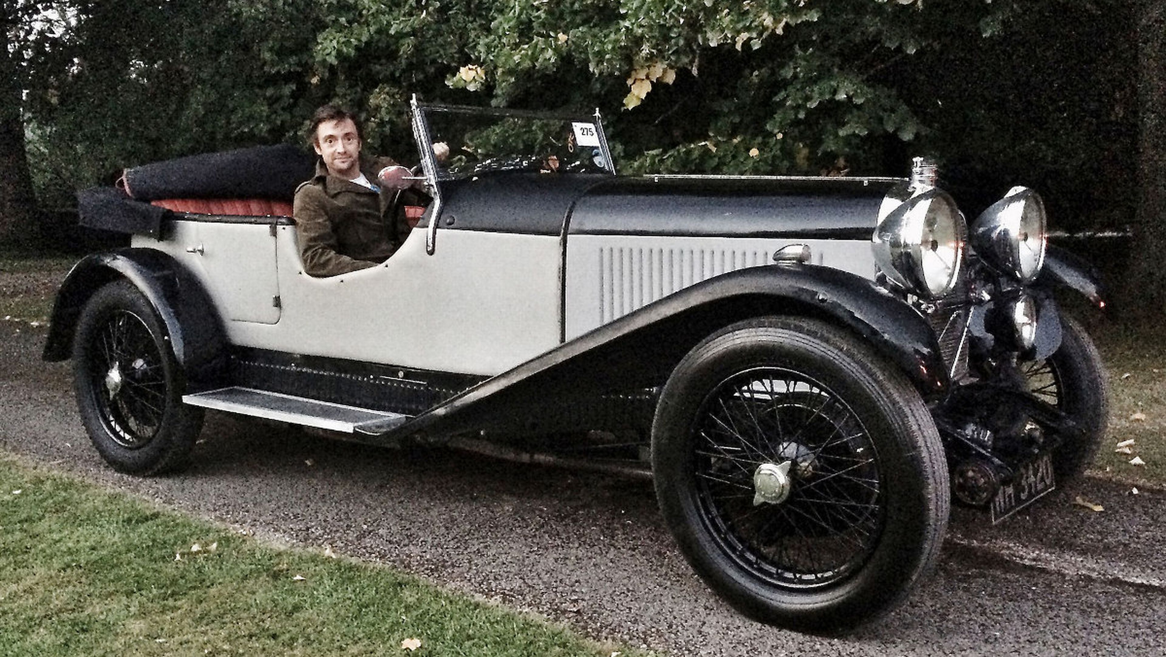Richard Hammonds posa con su Lagonda 2.0 de 1931