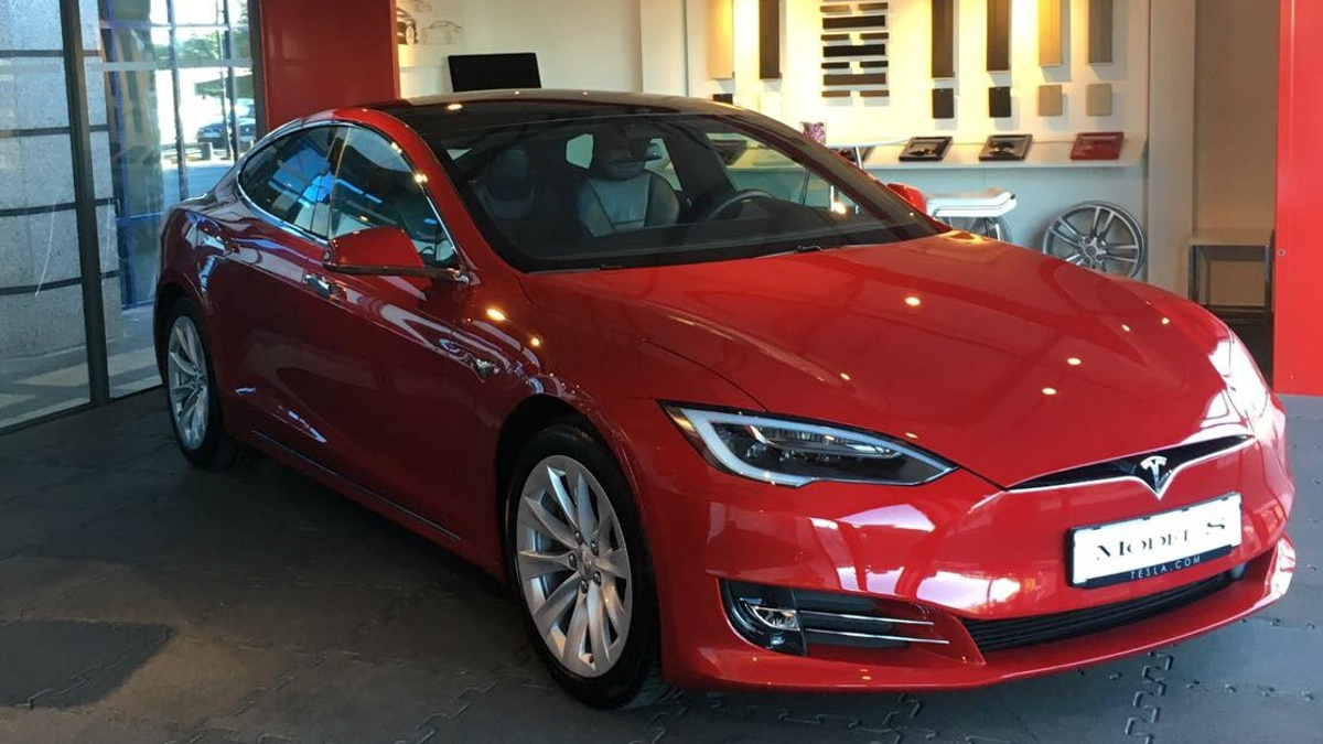 Tesla Pop-Up Tesla Pop-Up