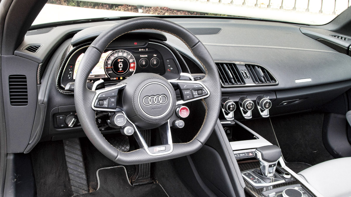 Audi R8 V10 Spyder (interior) Audi R8 V10 Spyder (interior)