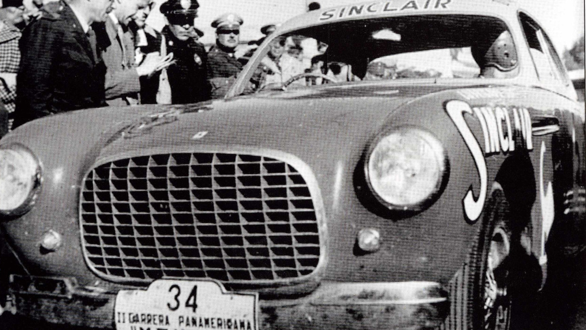 Un participante en la Carrera Panamericana Un participante en la Carrera Panamericana