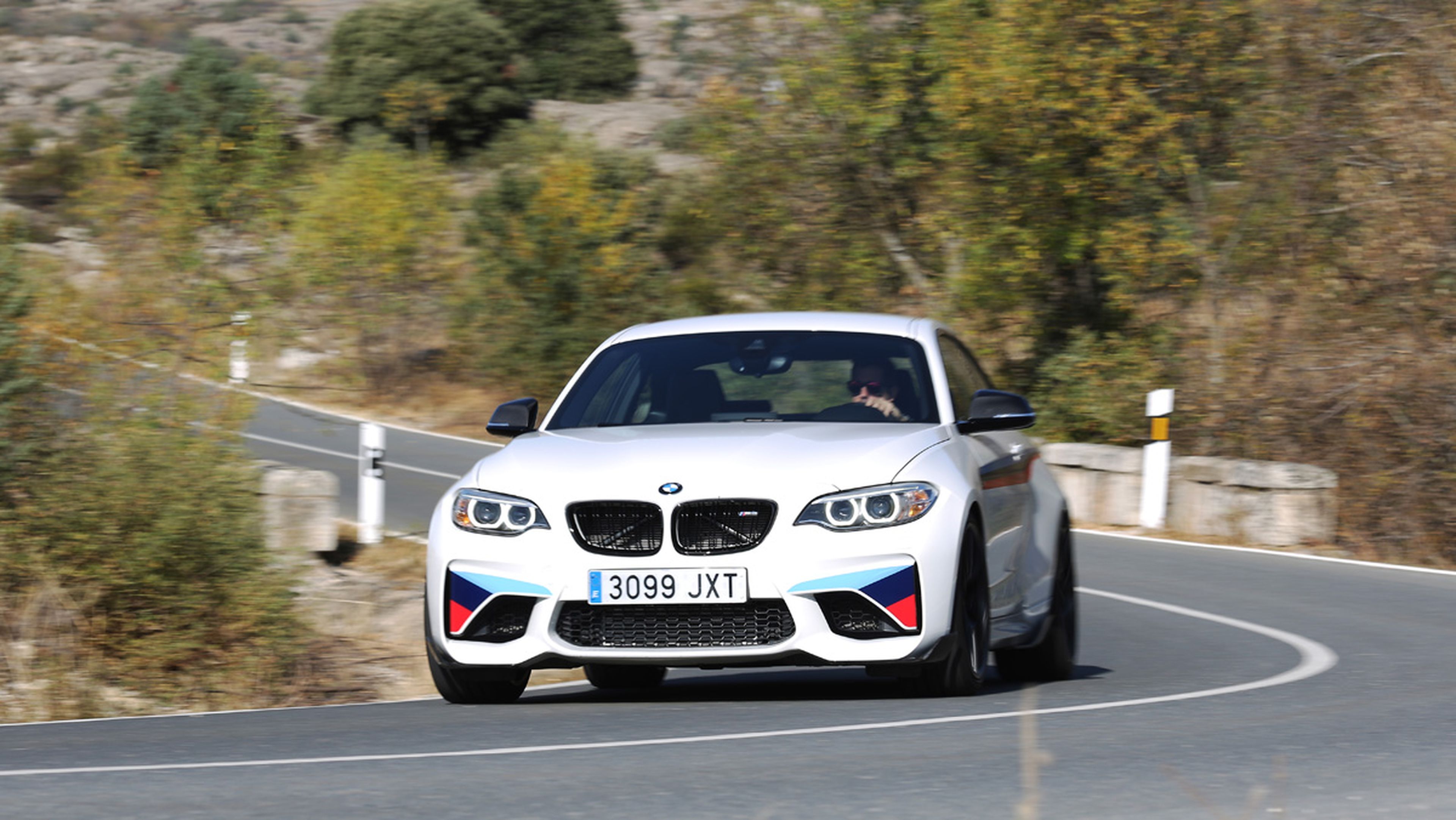 Prueba BMW M2 M Performance (curva)