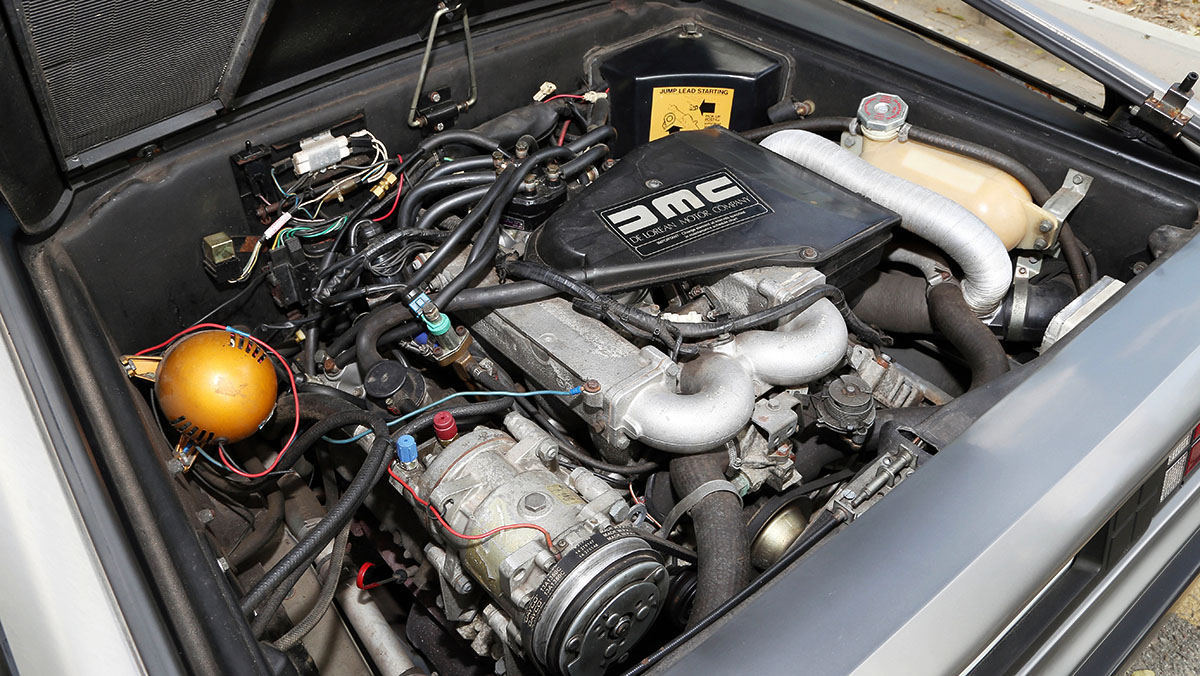 Los tres peores motores de seis cilindros - DeLorean DMC-12 2.8 V6 Los tres peores motores de seis cilindros - DeLorean DMC-12 2.8 V6